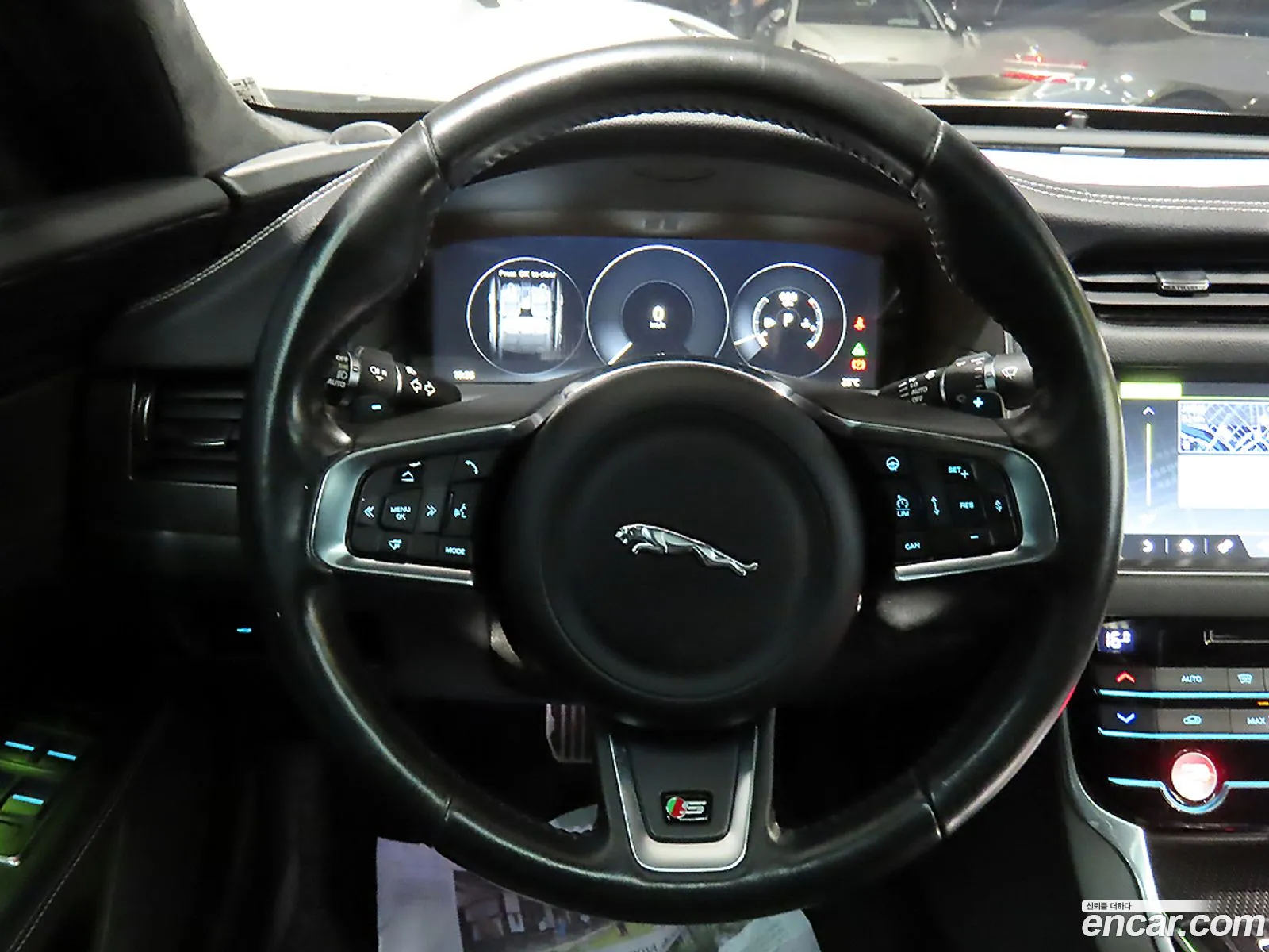 Jaguar XF 2017 — 11