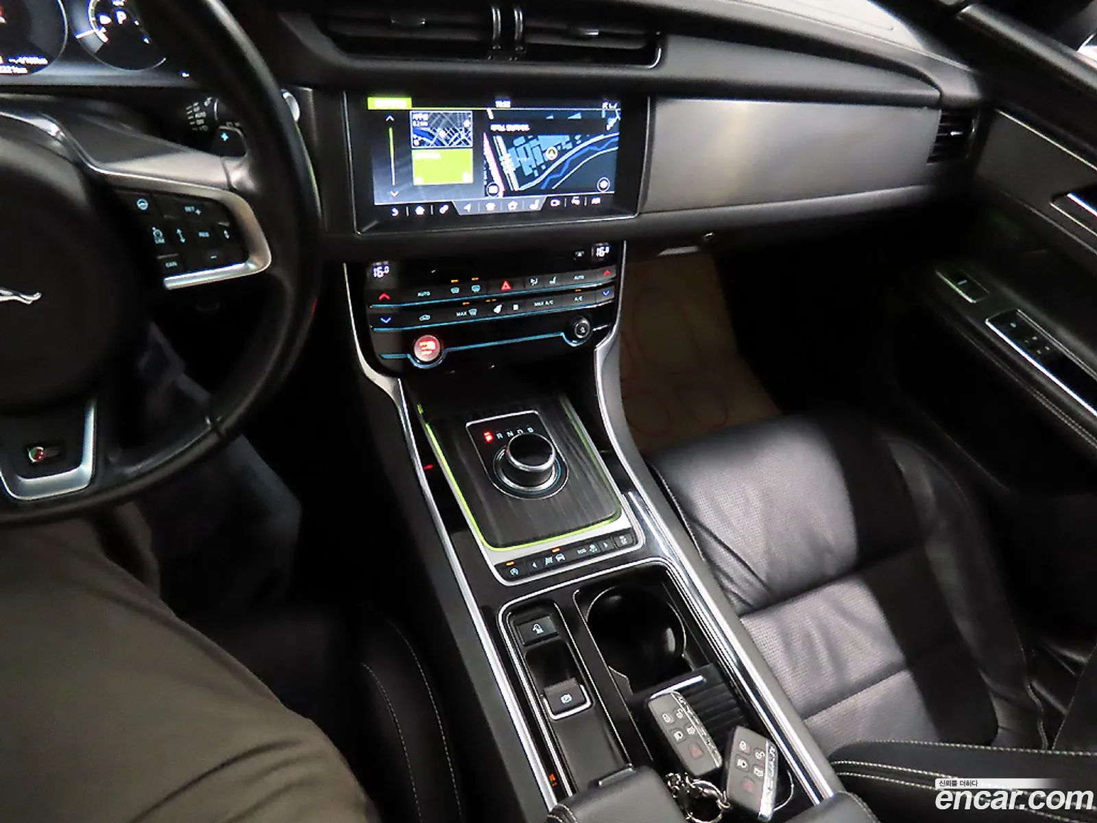 Jaguar XF 2017 — 10