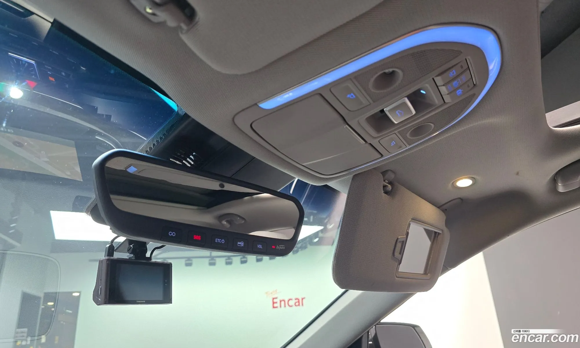 Genesis G80 2018 KMHGM412BKU313650 — 17
