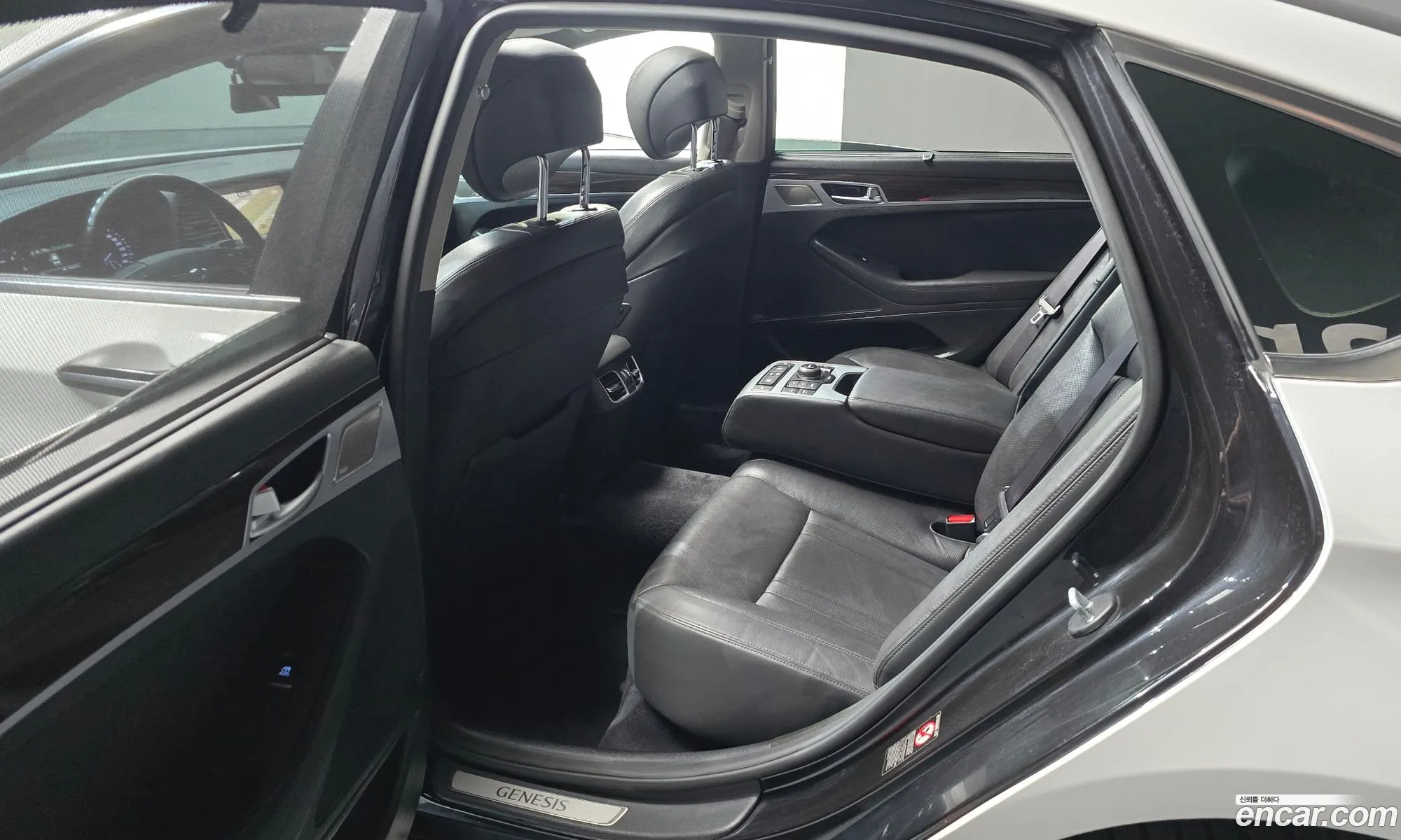 Genesis G80 2018 KMHGM412BKU313650 — 2