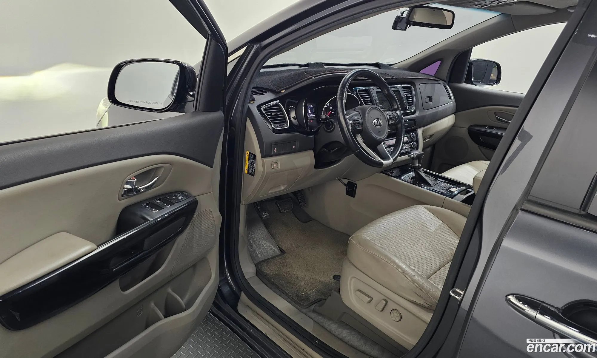 Kia Carnival 2017 KNHMF37ABHS305871 — 9