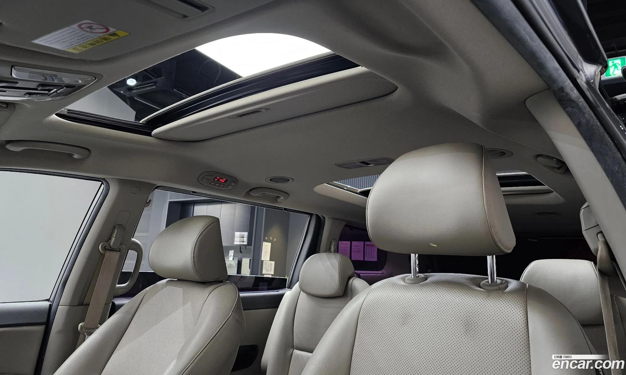 Kia Carnival 2017 KNHMF37ABHS305871 — 31