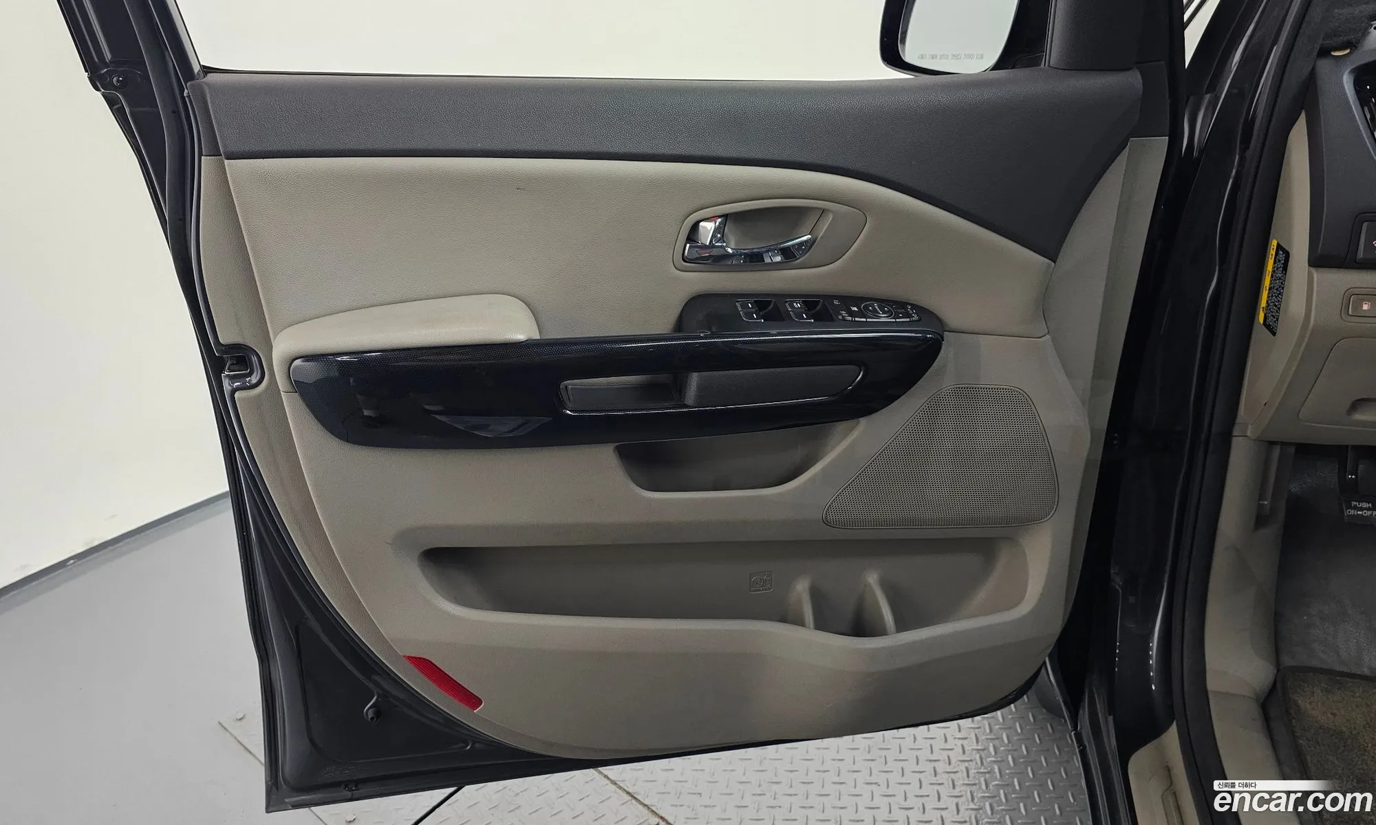 Kia Carnival 2017 KNHMF37ABHS305871 — 12