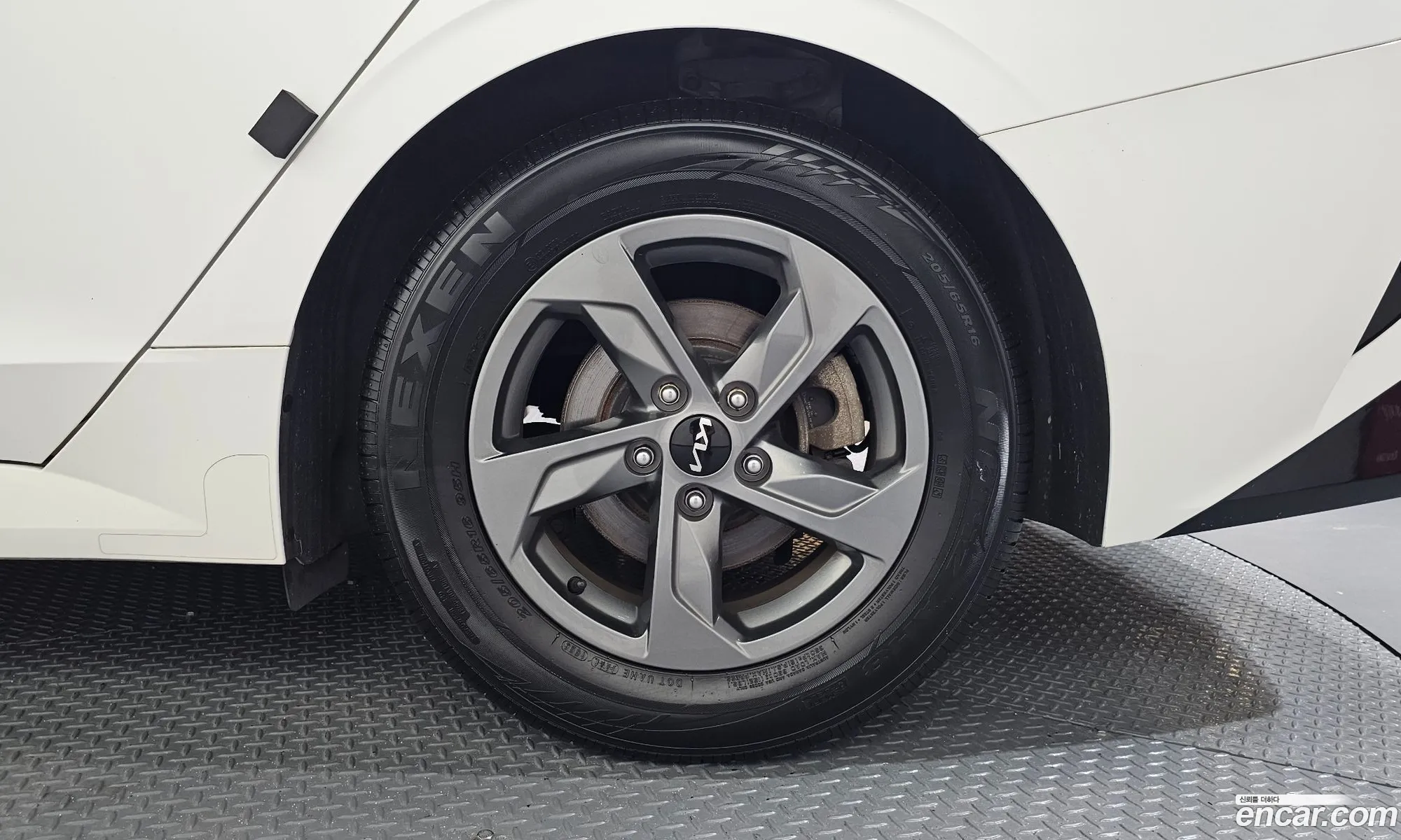 Kia K5 2023 KNAG541BBPA230673 — 10