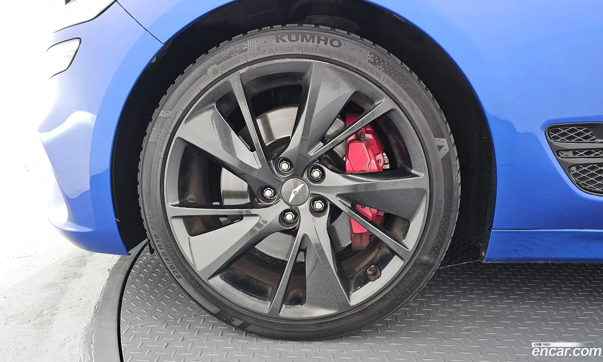 Genesis G70 2021 KMTG641EBMU086717 — 12