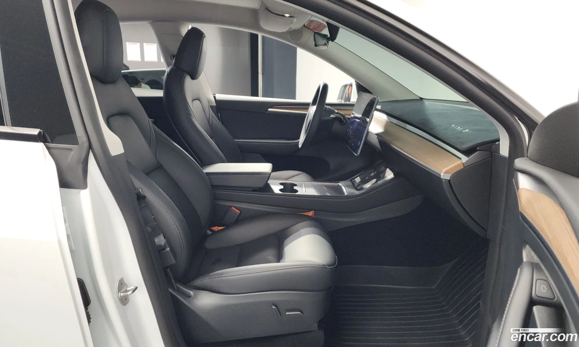 Tesla Model Y 2024 LRWYGCFS1RC424918 — 29