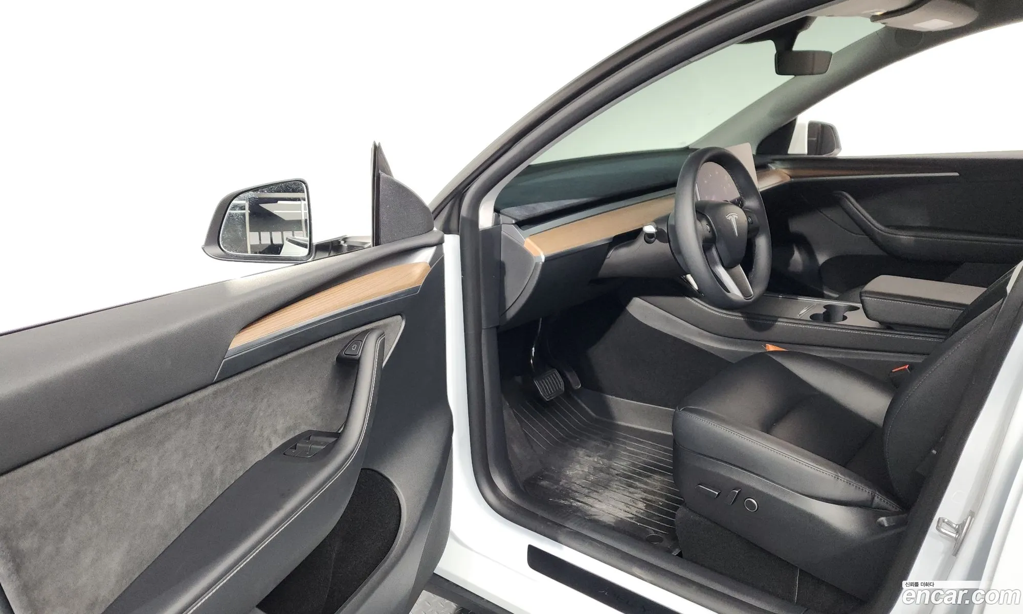 Tesla Model Y 2024 LRWYGCFS1RC424918 — 17