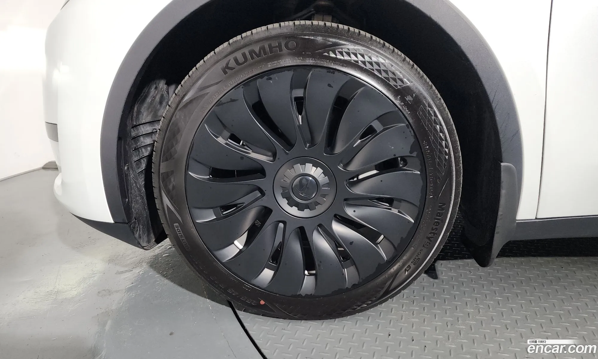 Tesla Model Y 2024 LRWYGCFS1RC424918 — 20