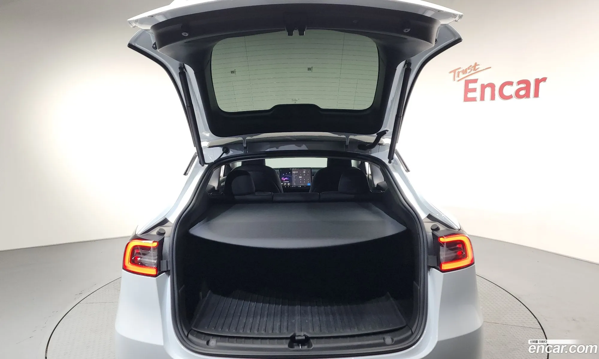 Tesla Model Y 2024 LRWYGCFS1RC424918 — 34