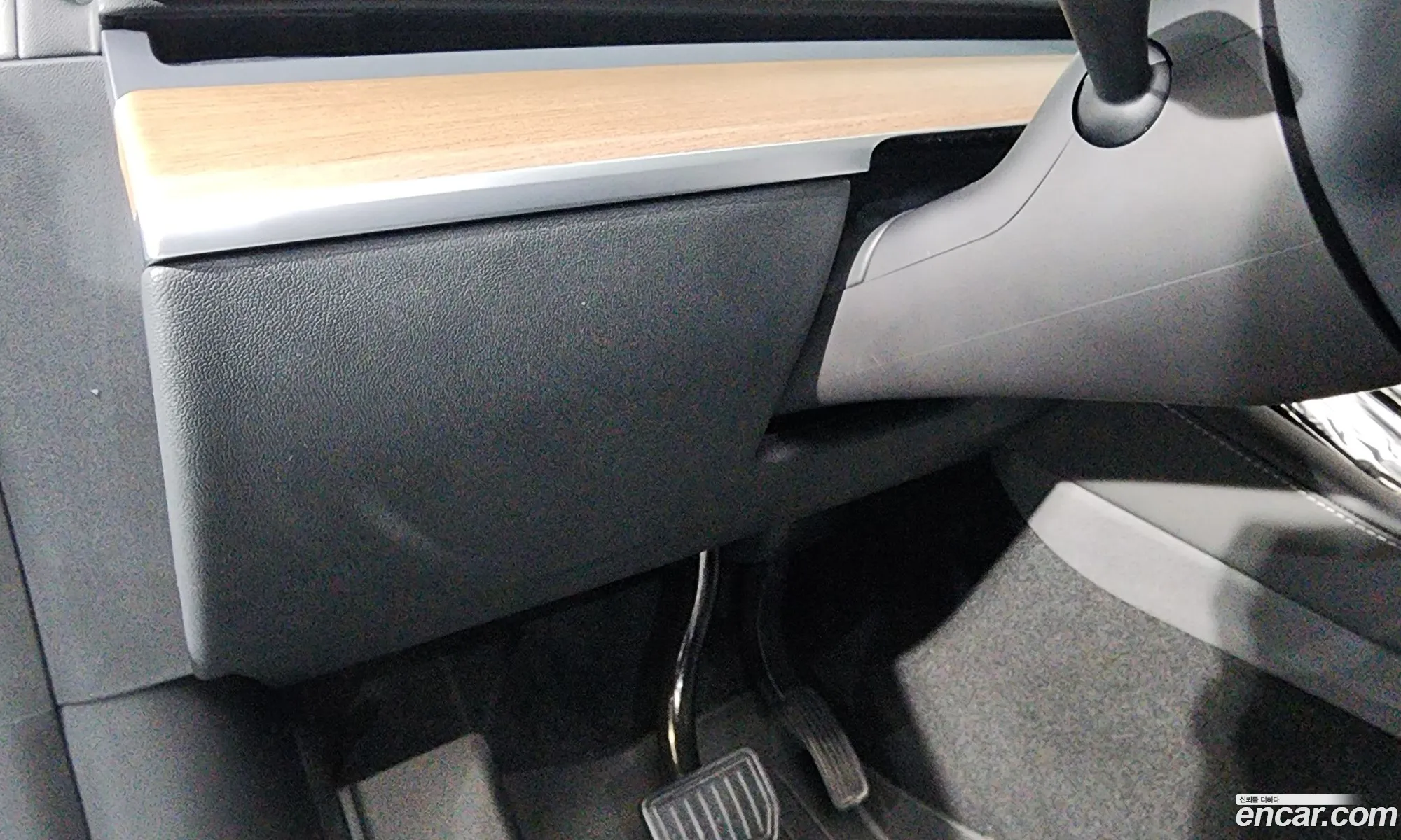 Tesla Model Y 2024 LRWYGCFS1RC424918 — 30