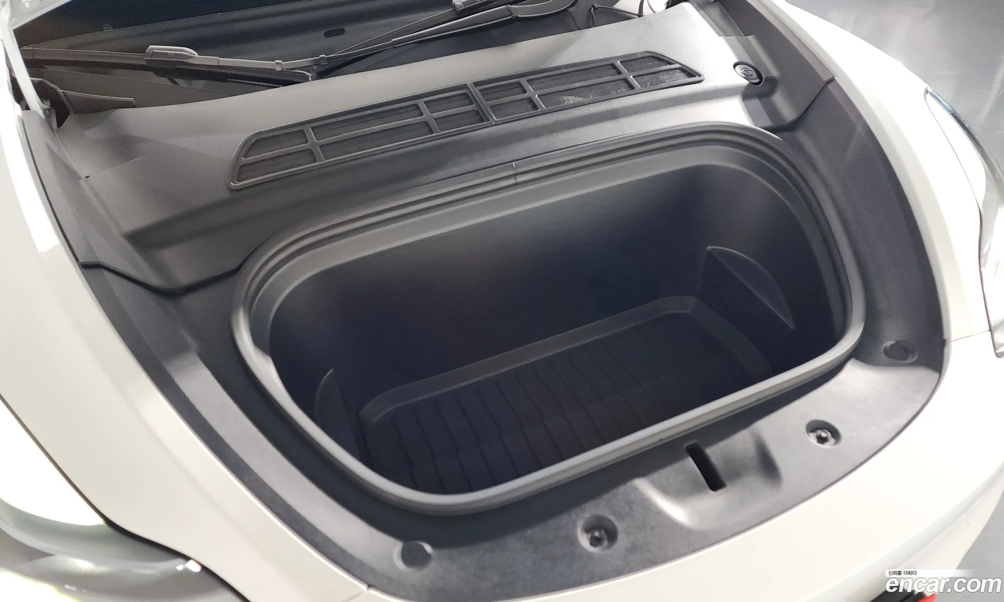 Tesla Model Y 2024 LRWYGCFS1RC424918 — 10