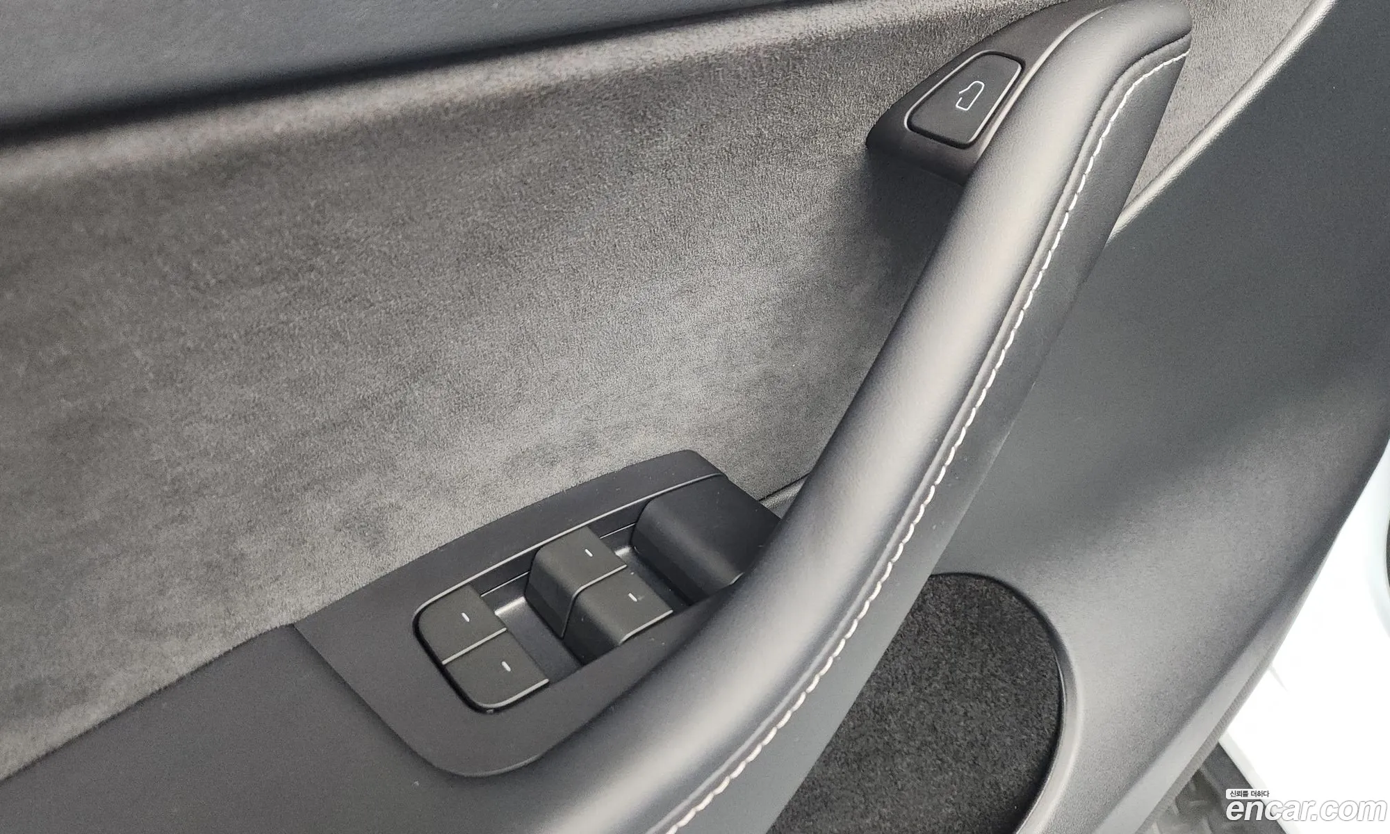 Tesla Model Y 2024 LRWYGCFS1RC424918 — 25