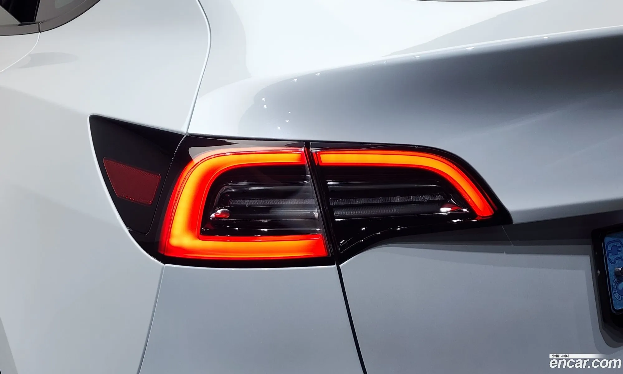 Tesla Model Y 2024 LRWYGCFS1RC424918 — 22