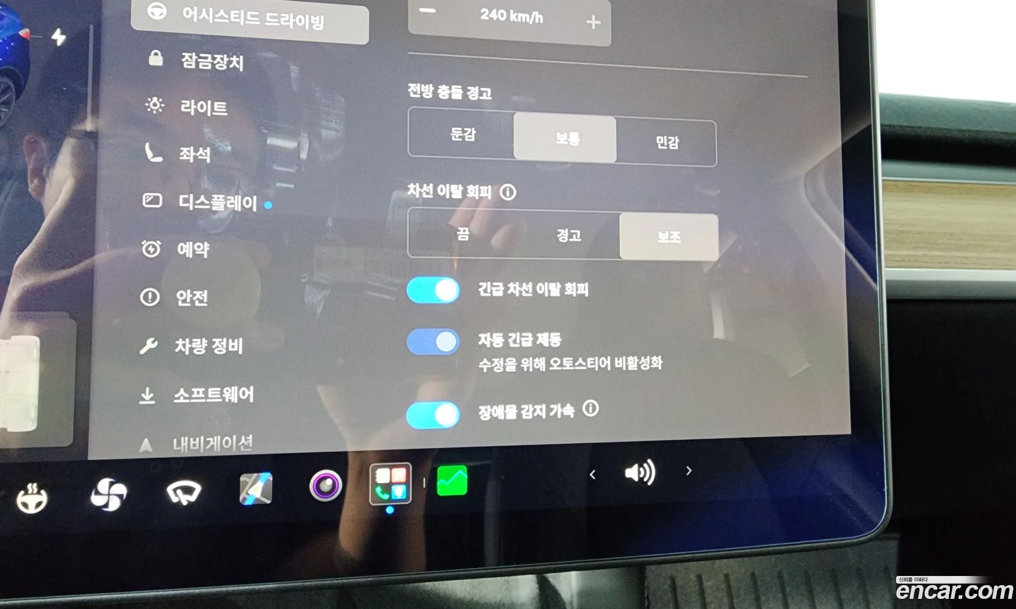 Tesla Model Y 2024 LRWYGCFS1RC424918 — 14