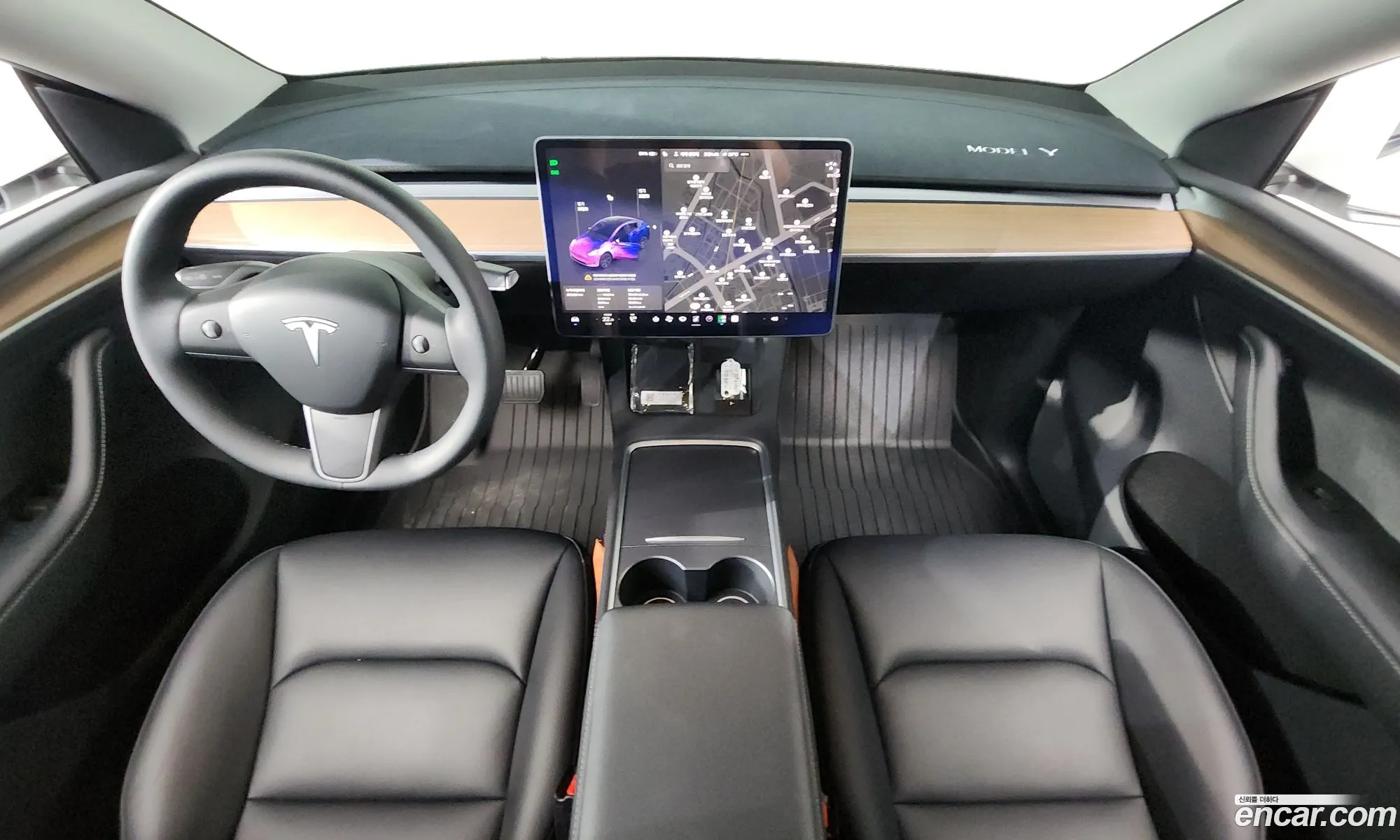 Tesla Model Y 2024 LRWYGCFS1RC424918 — 24