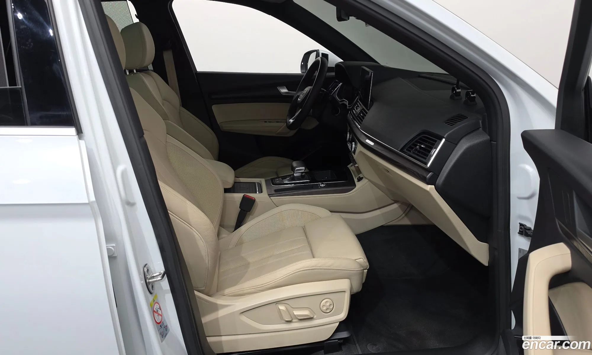 Audi Q5 2022 WAUZZZFY9P2025568 — 24