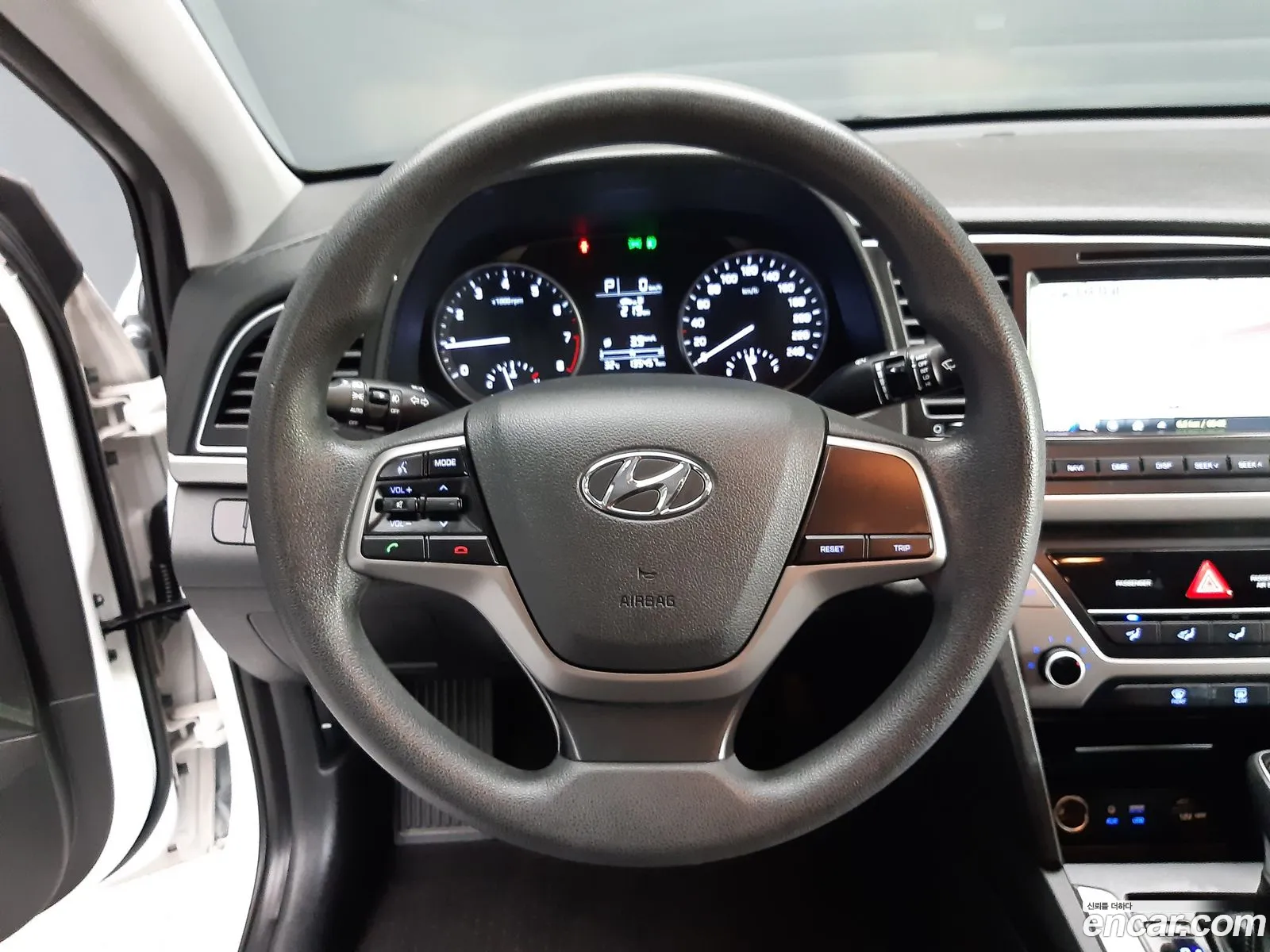 Hyundai Elantra AD 2016 — 3