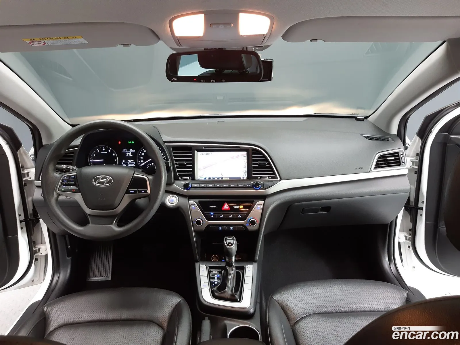 Hyundai Elantra AD 2016 — 17