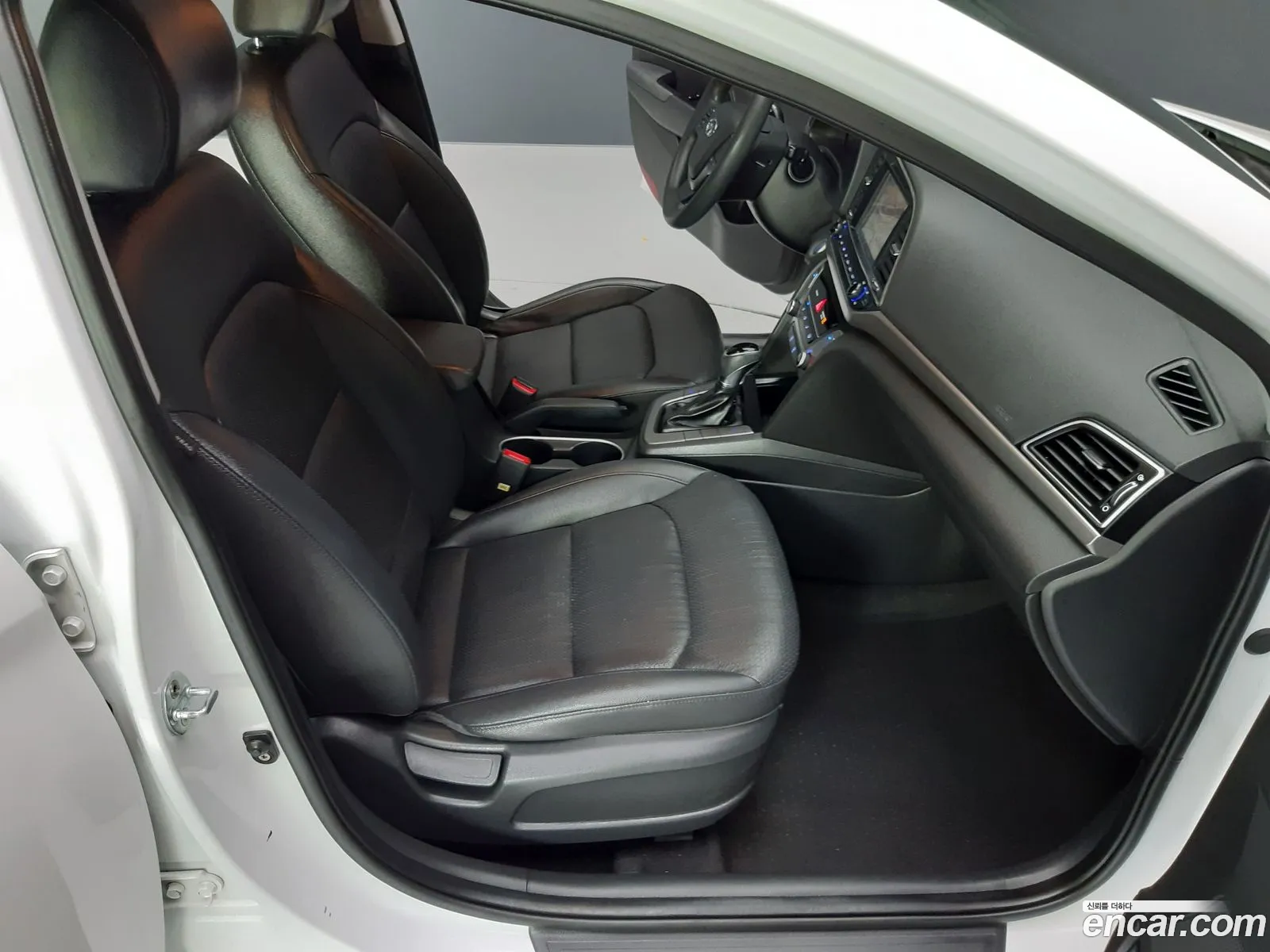 Hyundai Elantra AD 2016 — 6
