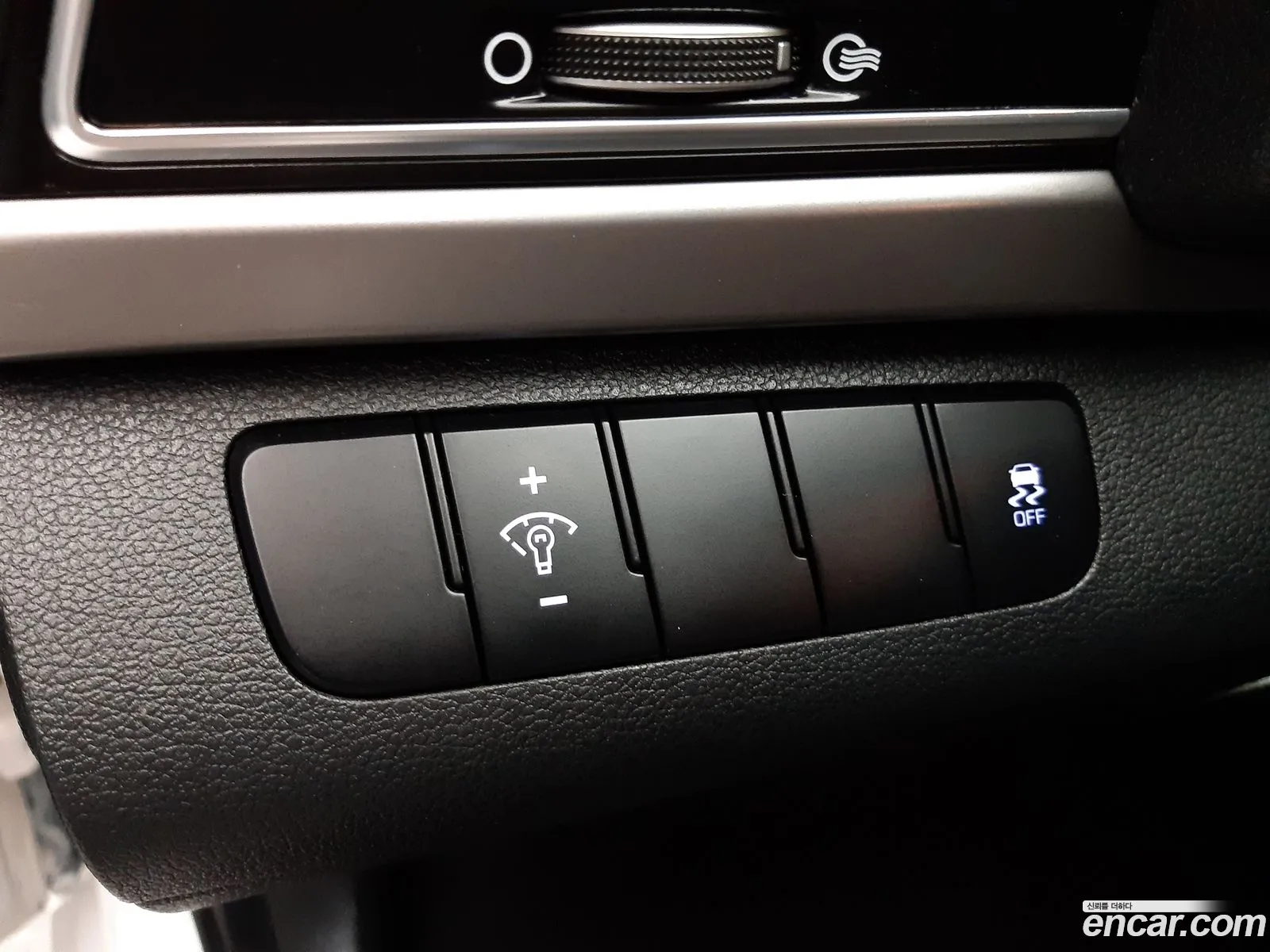 Hyundai Elantra AD 2016 — 19