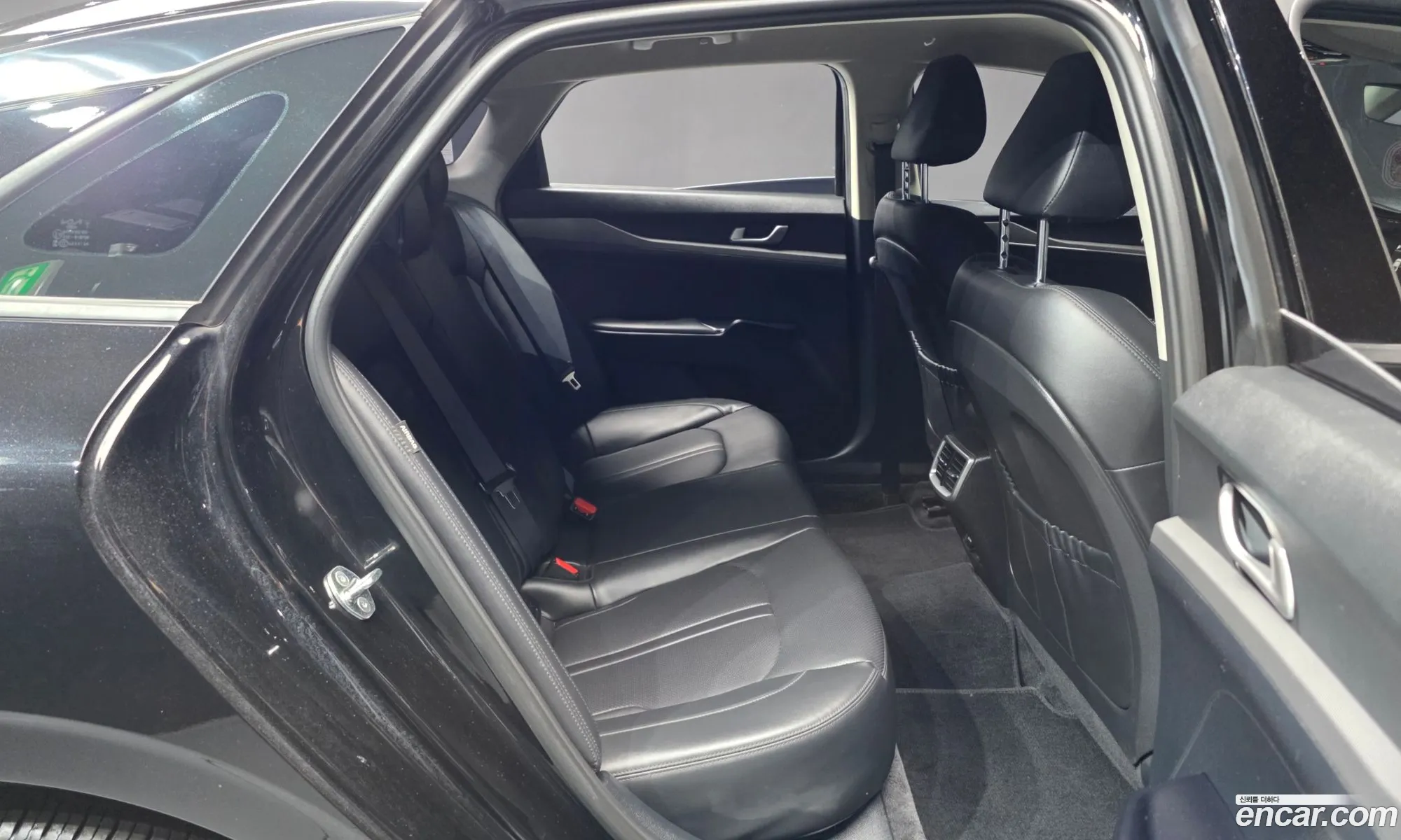 Kia K5 2023 KNAG241ABPA228468 — 24