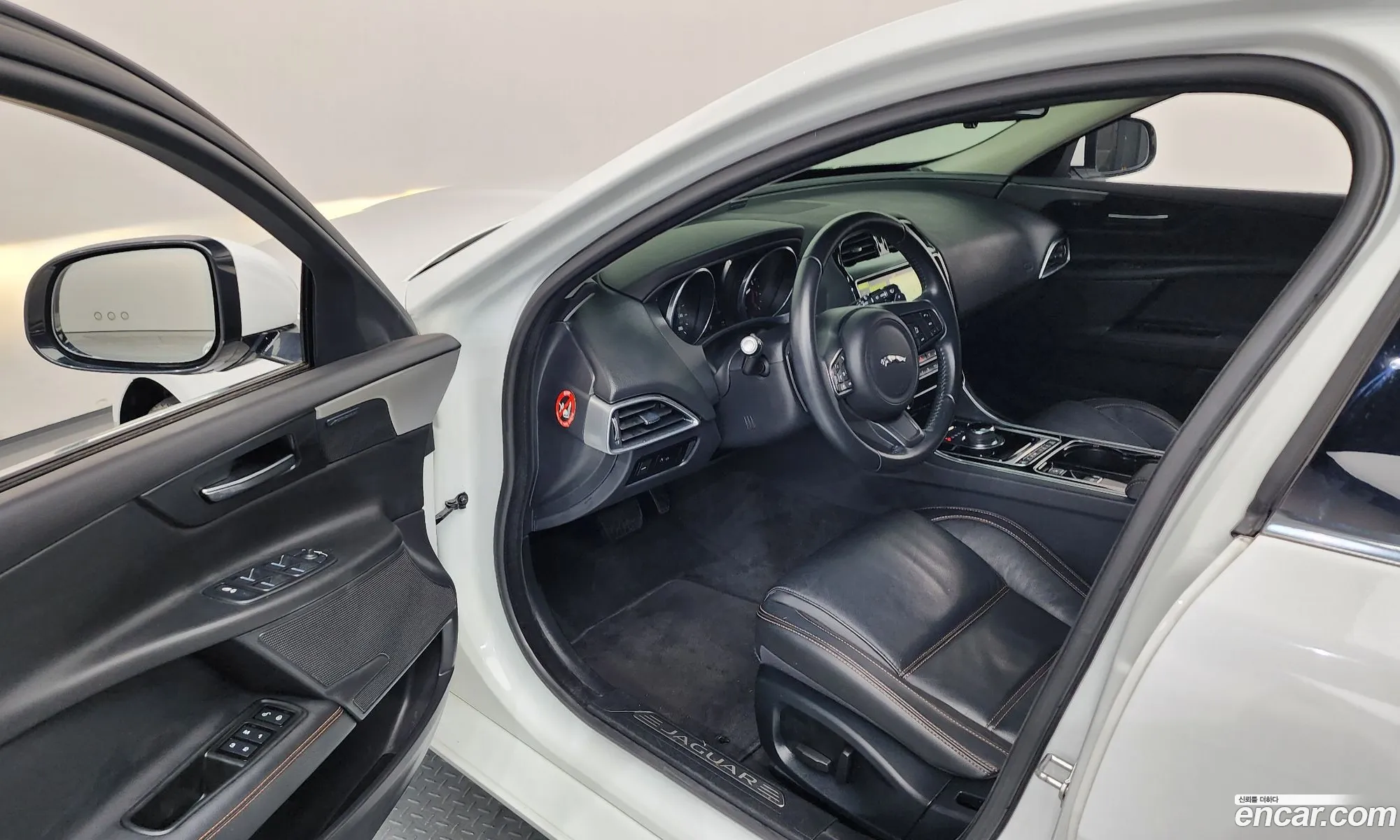 Jaguar XE 2017 SAJAB4BG4HA979030 — 15