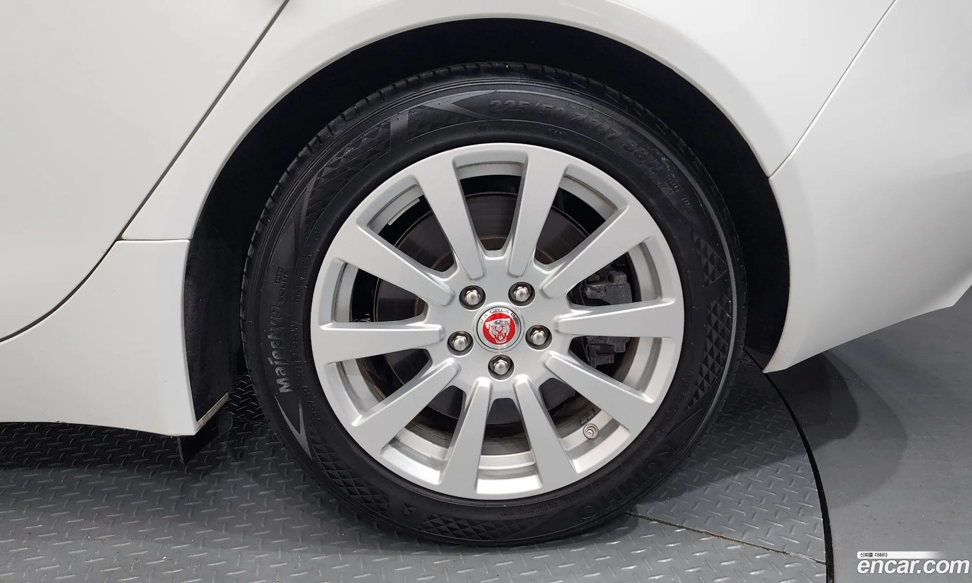 Jaguar XE 2017 SAJAB4BG4HA979030 — 8