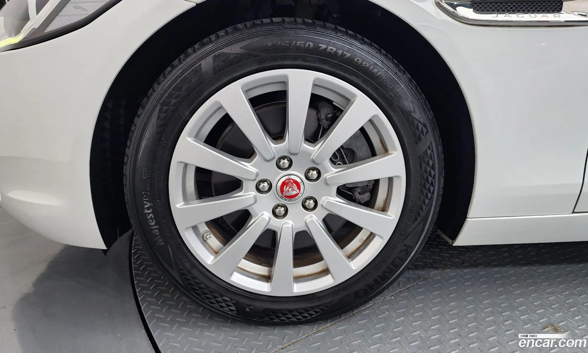 Jaguar XE 2017 SAJAB4BG4HA979030 — 23