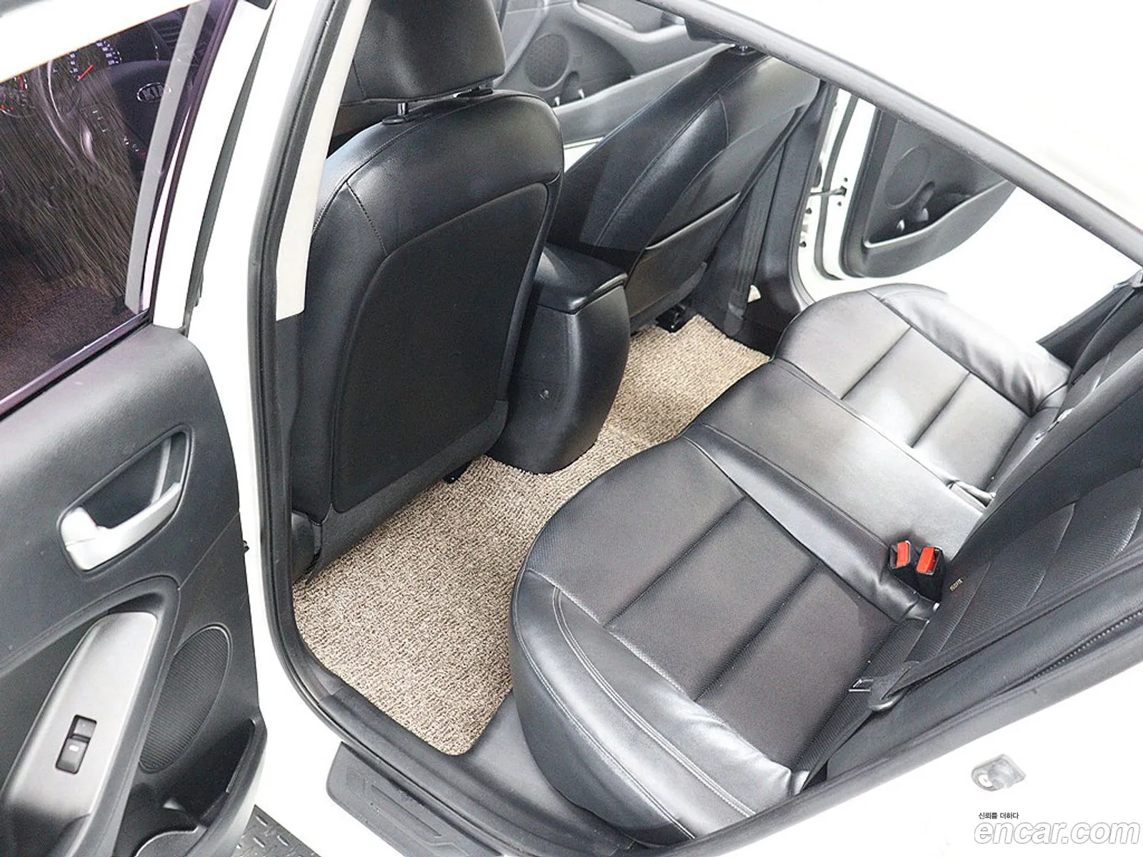 Kia K3 2012 — 8