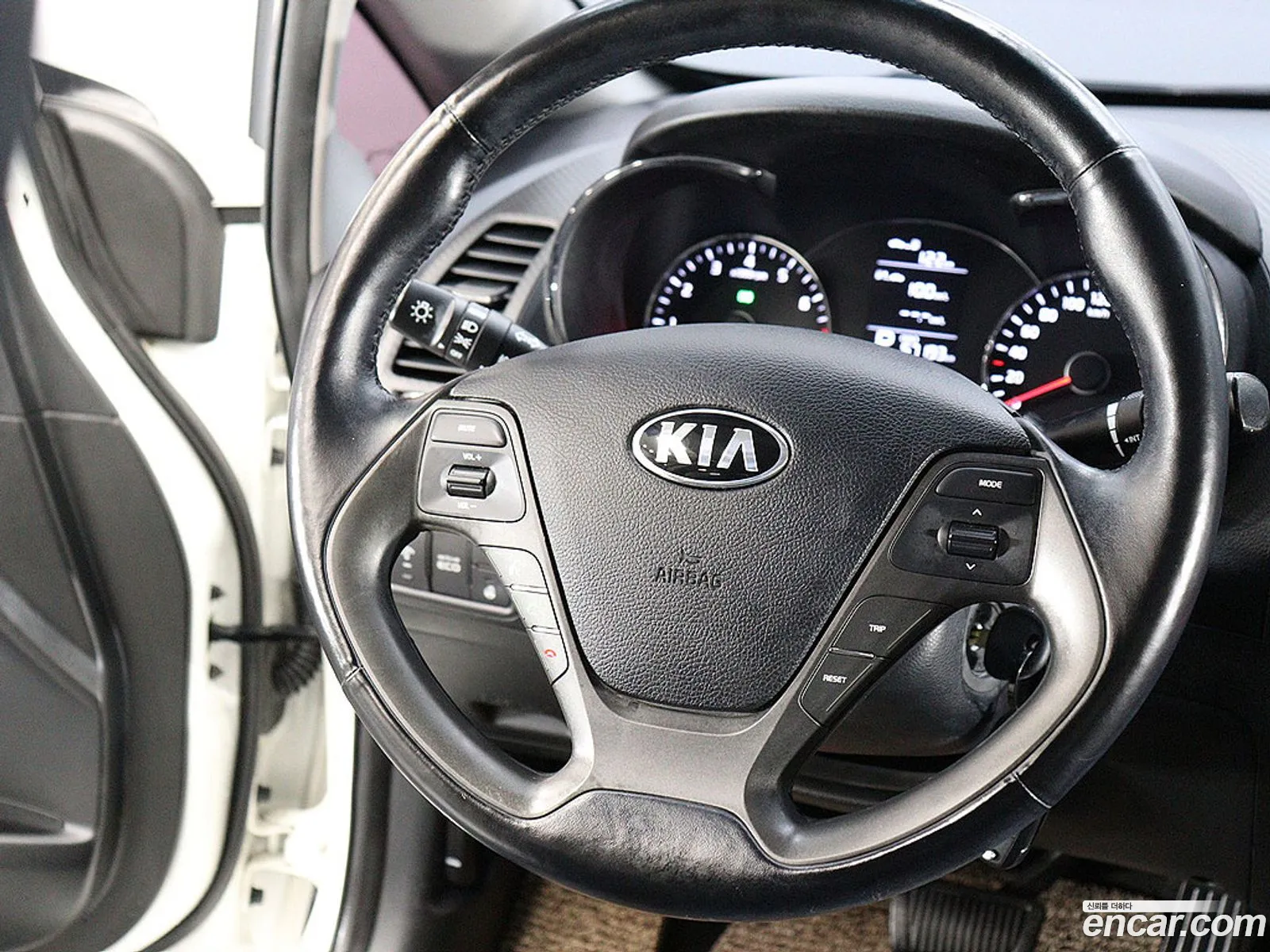 Kia K3 2012 — 15