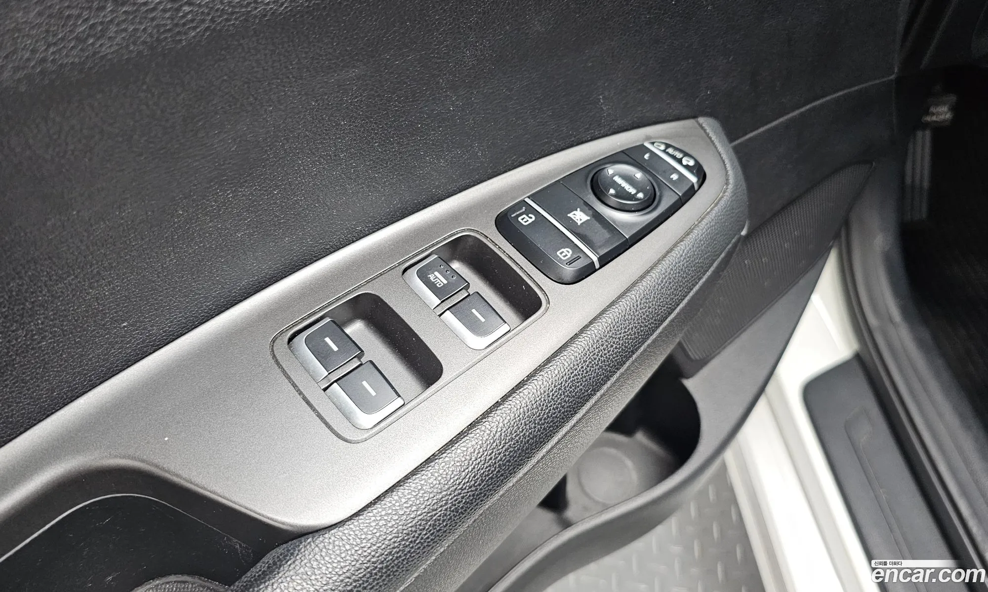 Kia K5 2017 KNAGT416BHA171336 — 26