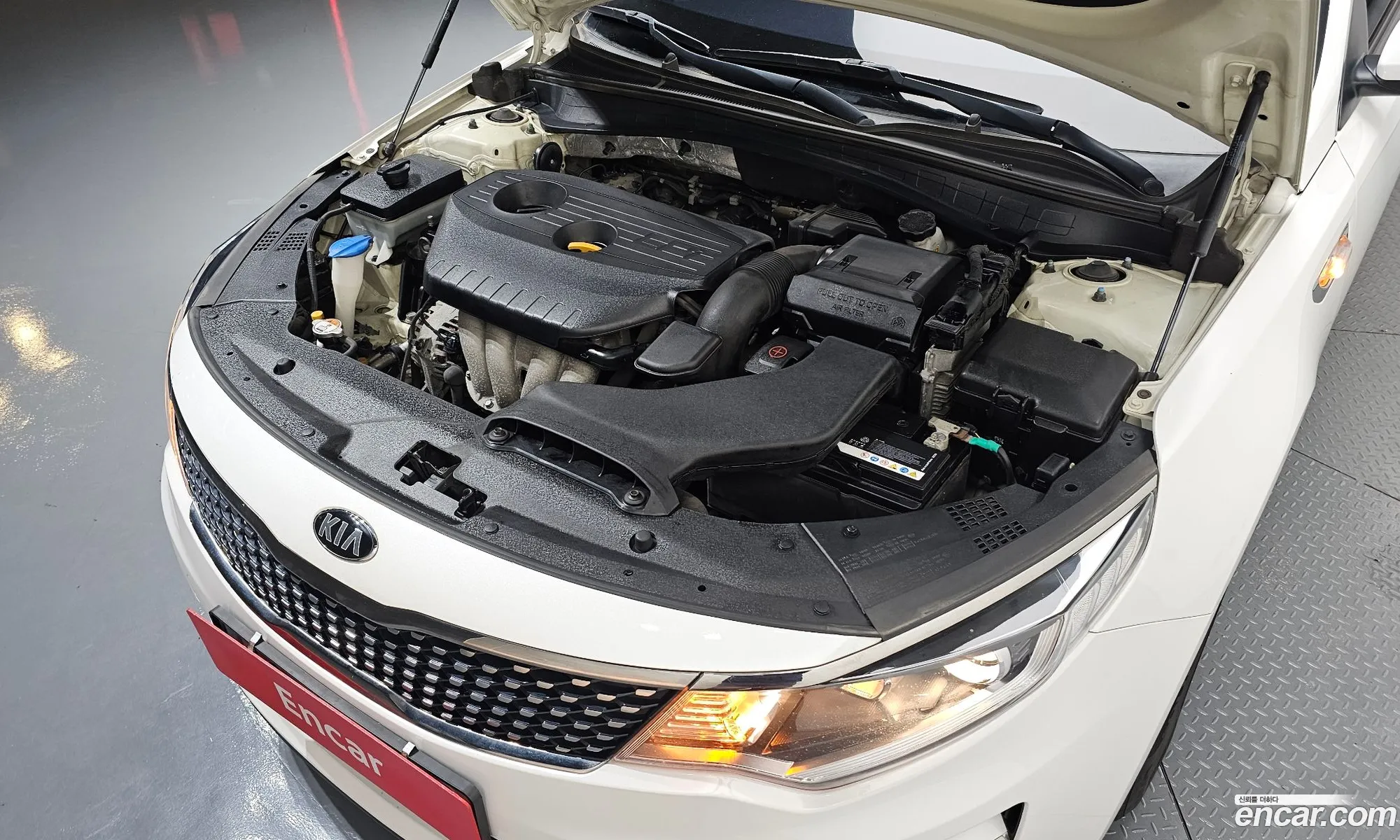 Kia K5 2017 KNAGT416BHA171336 — 24