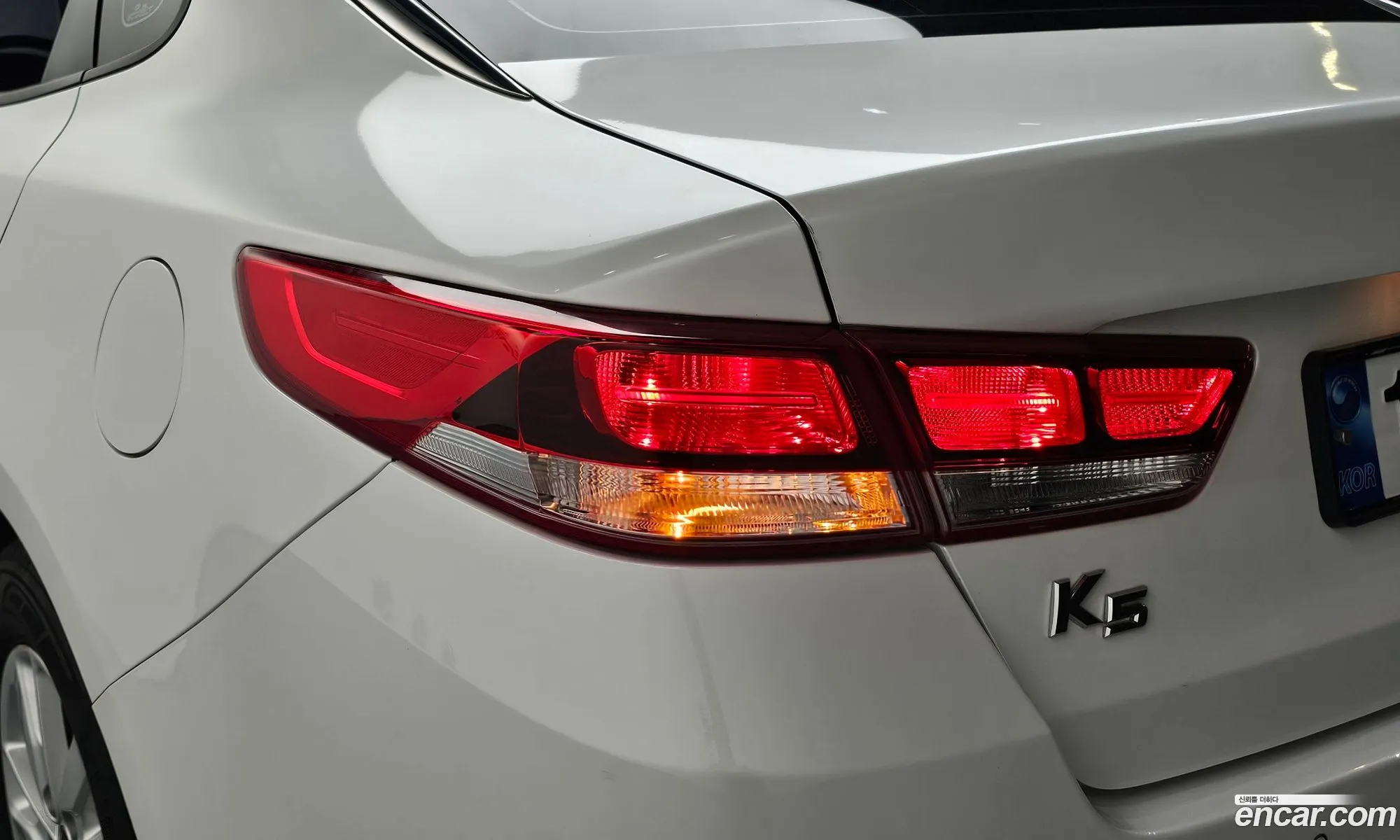 Kia K5 2017 KNAGT416BHA171336 — 12