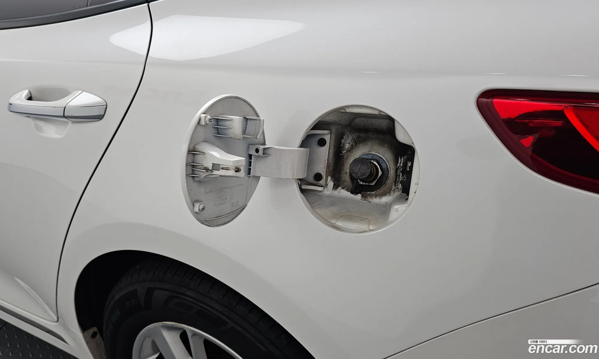 Kia K5 2017 KNAGT416BHA171336 — 23