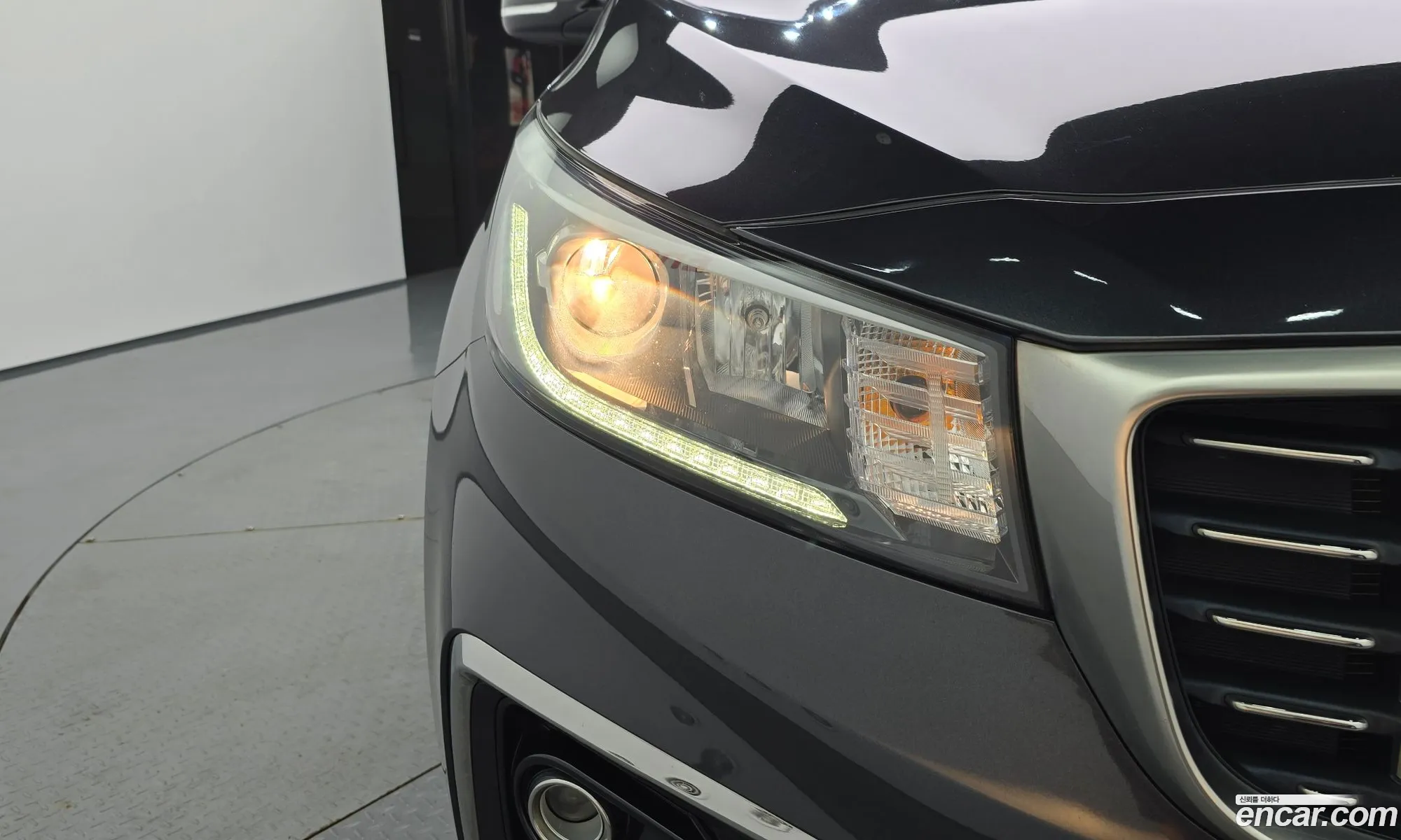 Kia Carnival 2018 KNAMB81ABKS515330 — 6