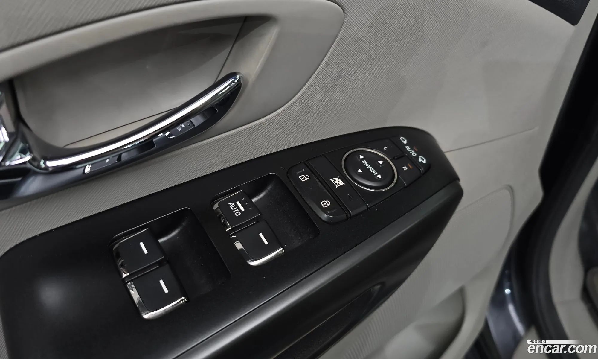Kia Carnival 2018 KNAMB81ABKS515330 — 17