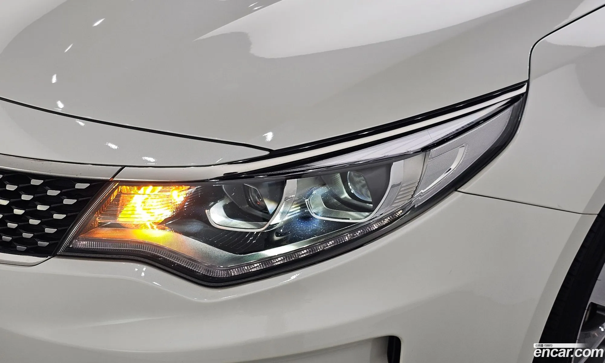 Kia K5 2016 KNAGW411BHA136830 — 9