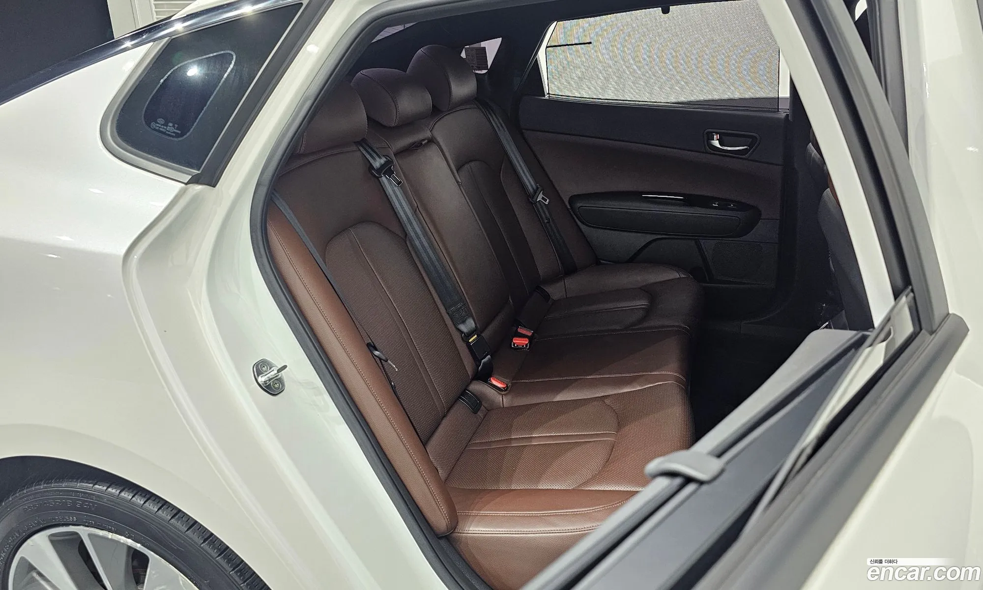 Kia K5 2016 KNAGW411BHA136830 — 12