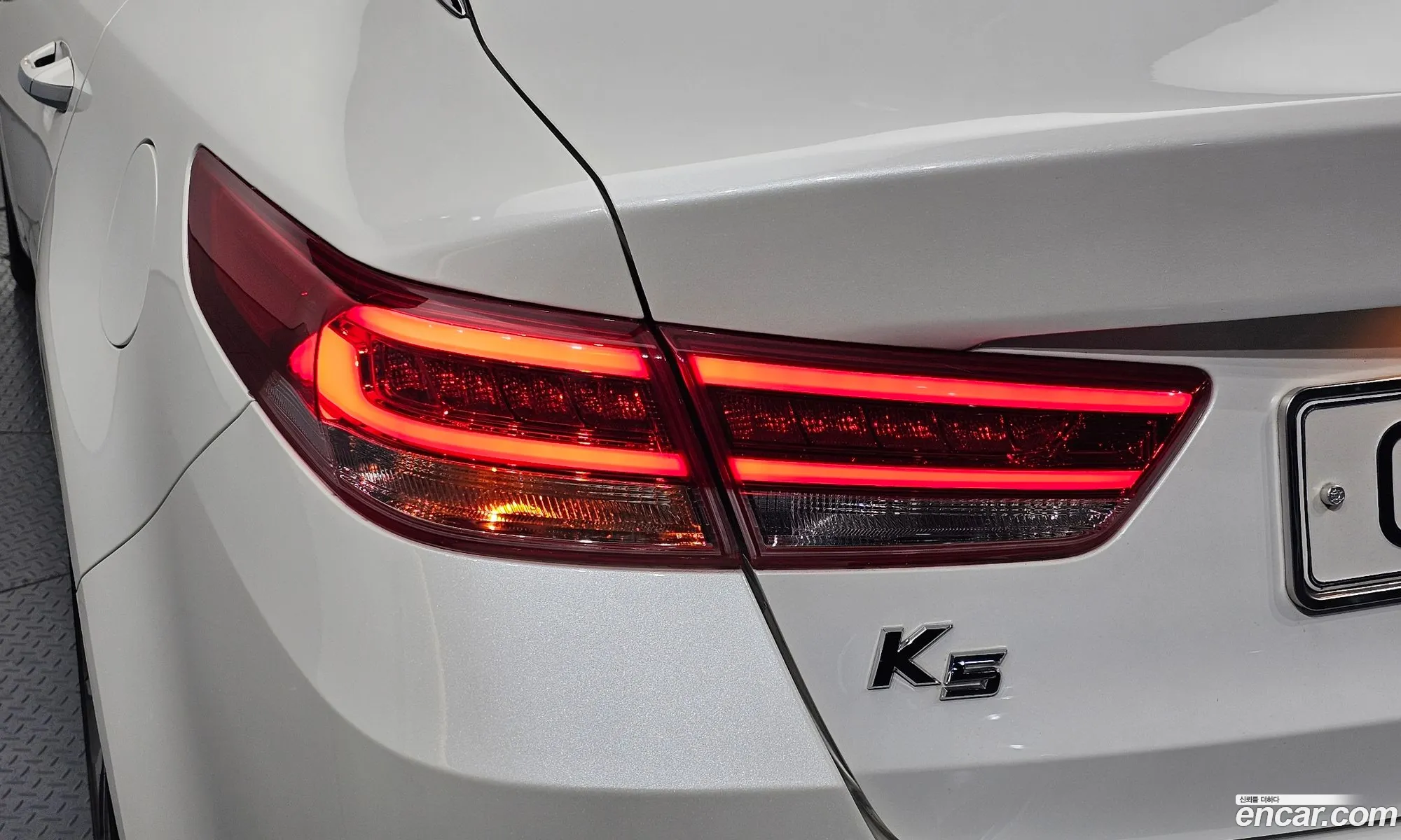 Kia K5 2016 KNAGW411BHA136830 — 2