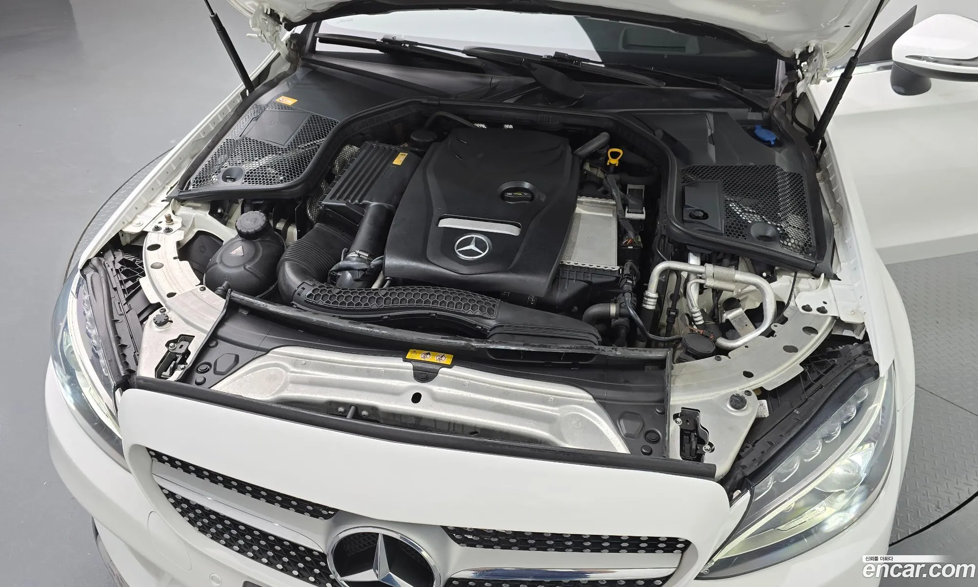 Mercedes-Benz C-Class W205 2016 WDDWJ4CB1GF323112 — 12