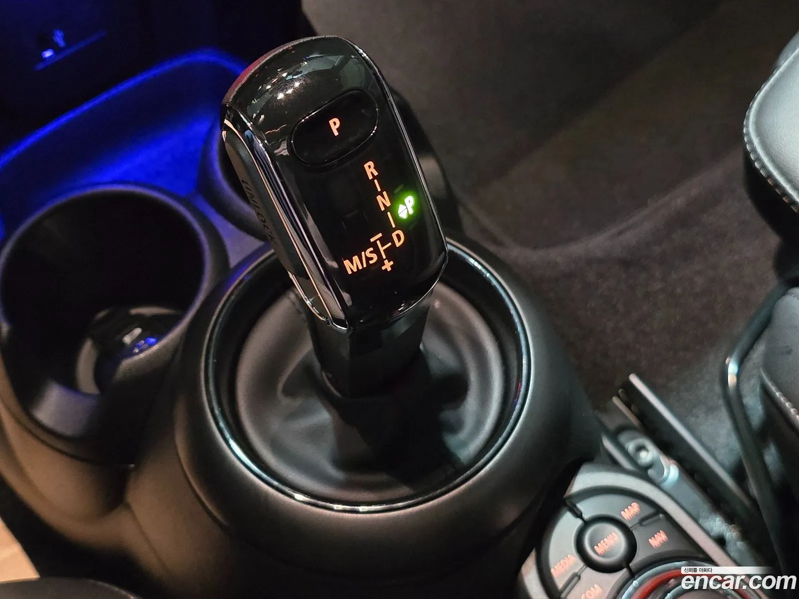 Mini Cooper Convertible 2024 — 17