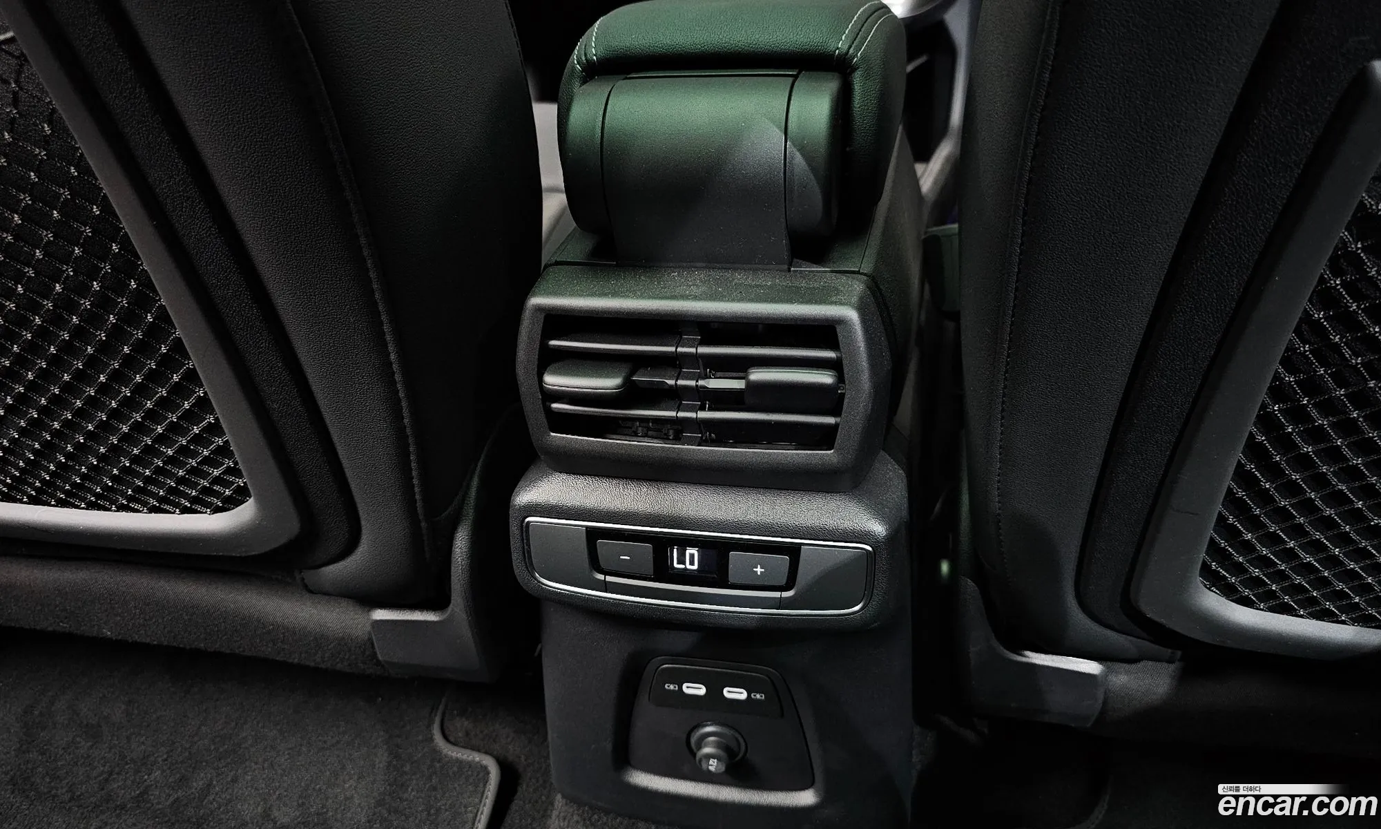 Audi Q4 e-tron 2025 — 14
