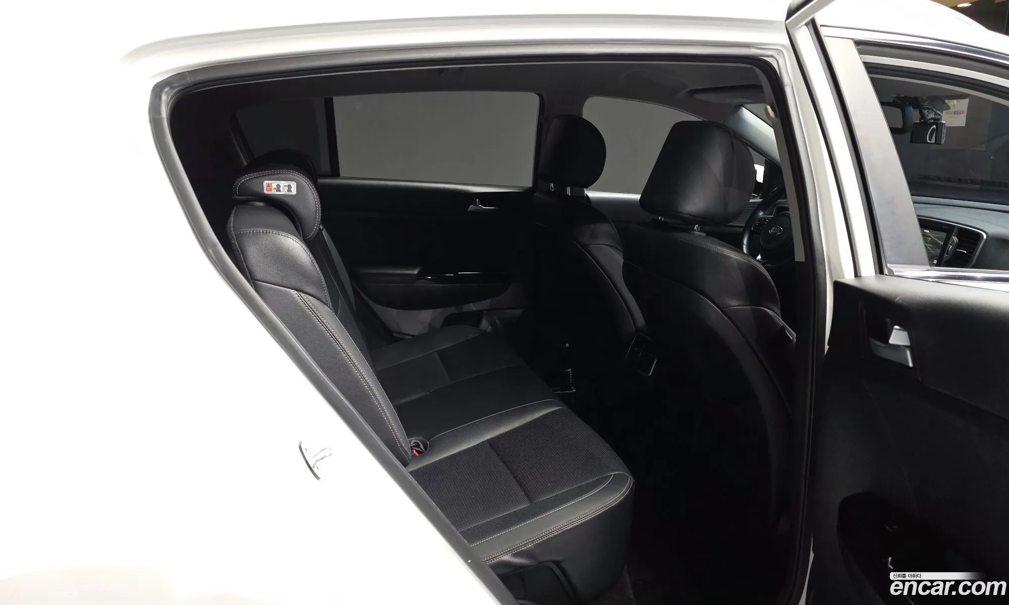 Kia Sportage 2017 KNAPM813BHK235576 — 4