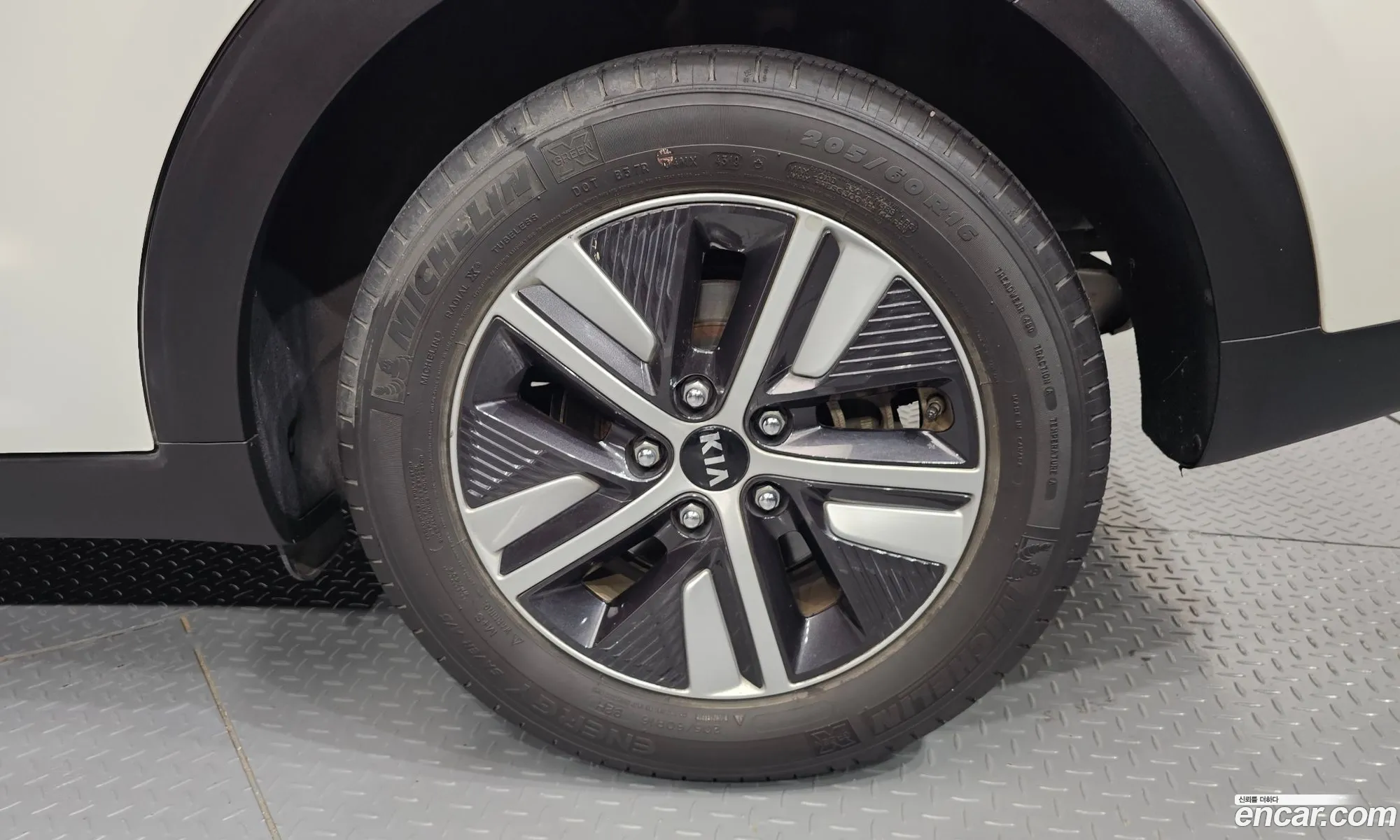 Kia Niro 2020 KNACB81CGLA379600 — 4