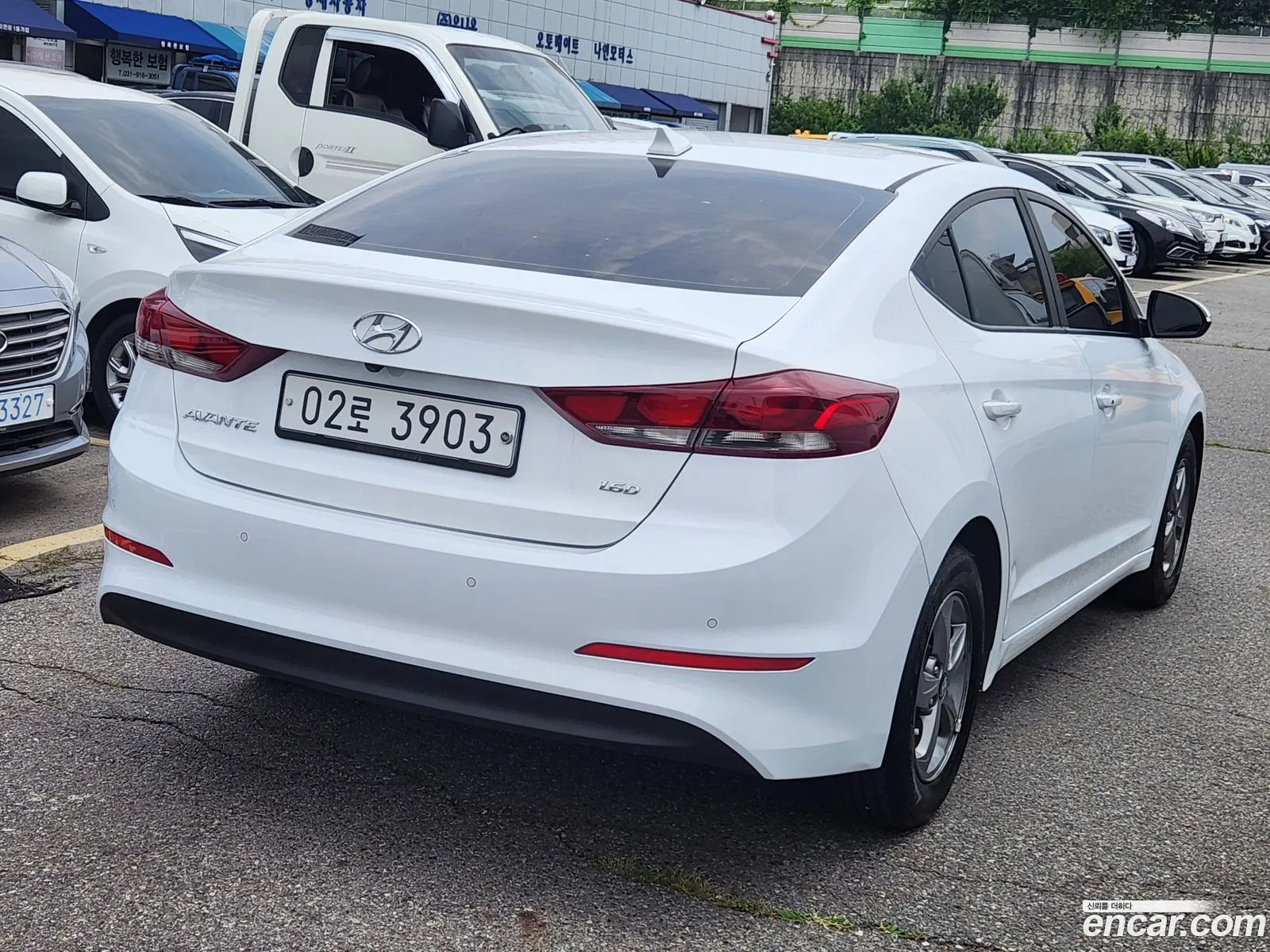 Hyundai Elantra AD 2017 — 15