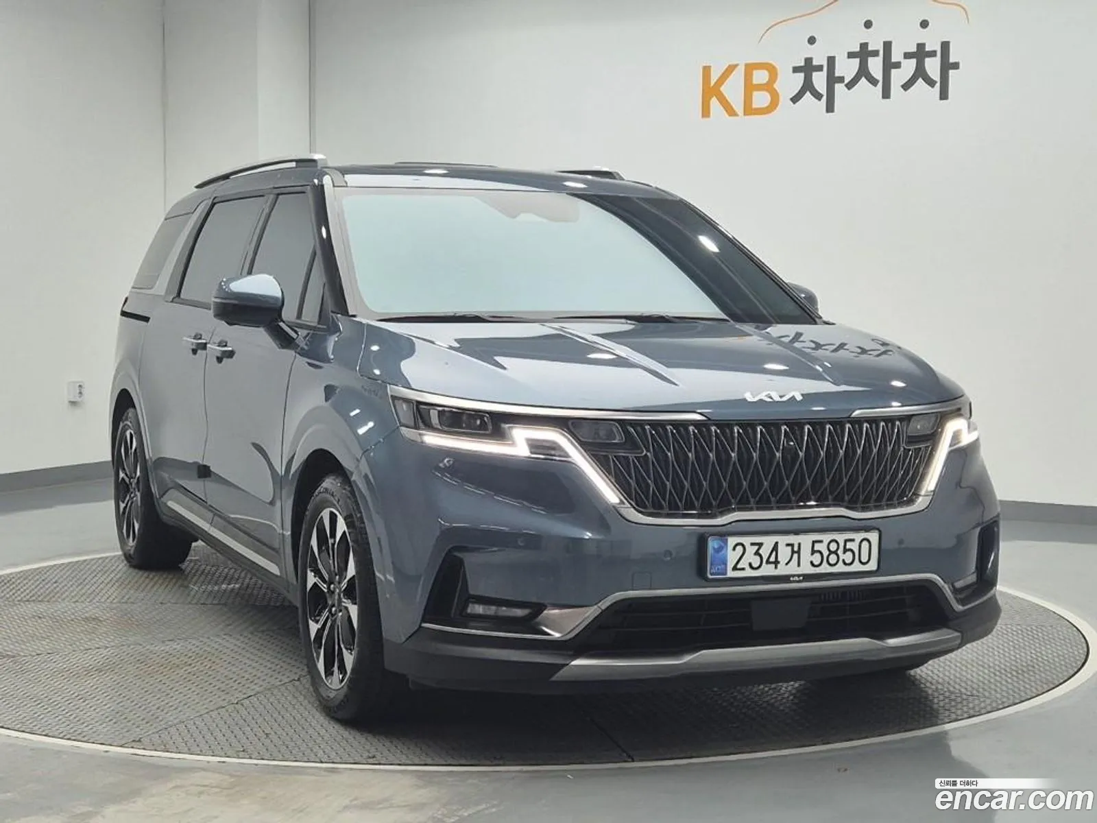 Kia Carnival 2023 — 2