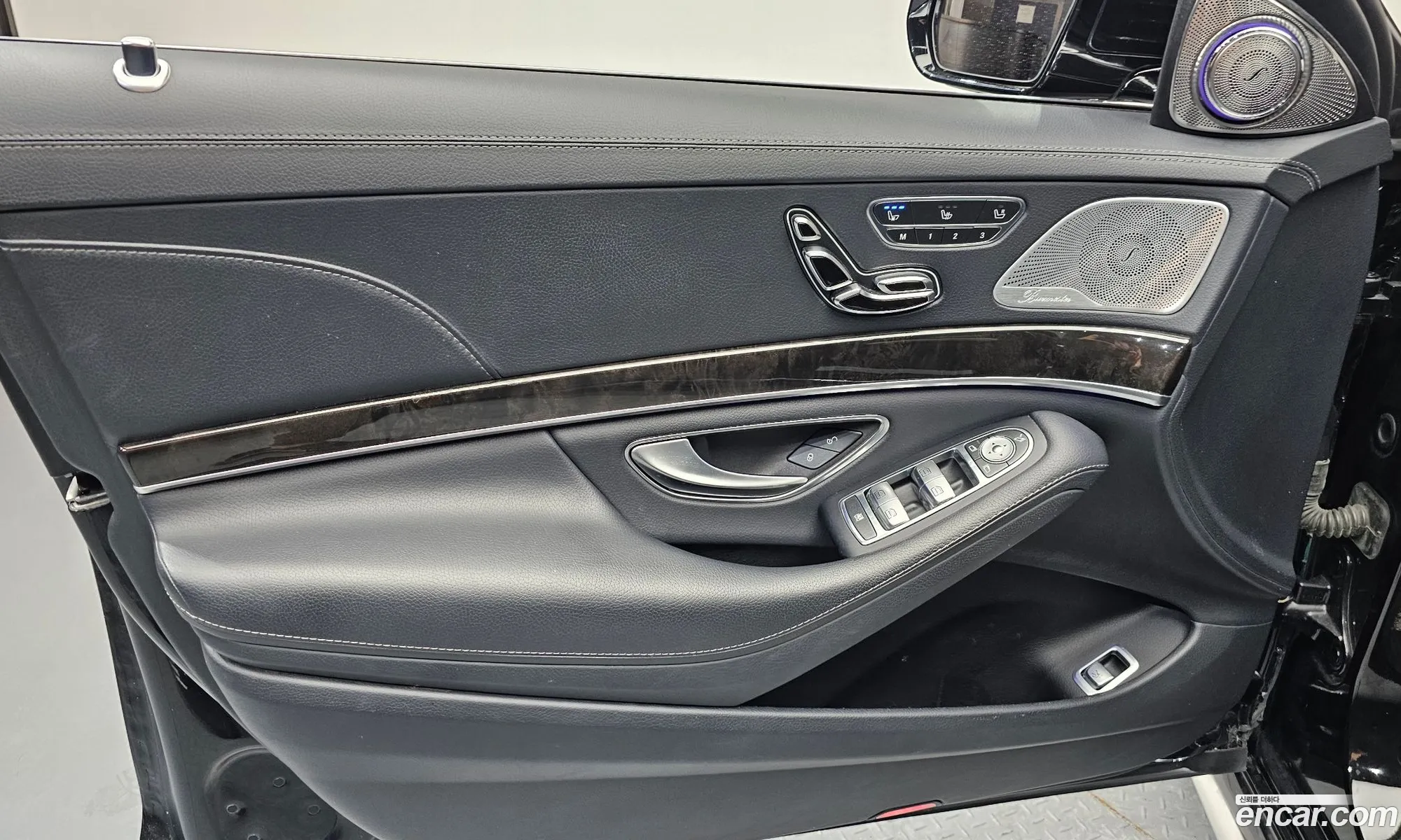 Mercedes-Benz S-Class W222 2015 WDDUF3DB9GA226321 — 28