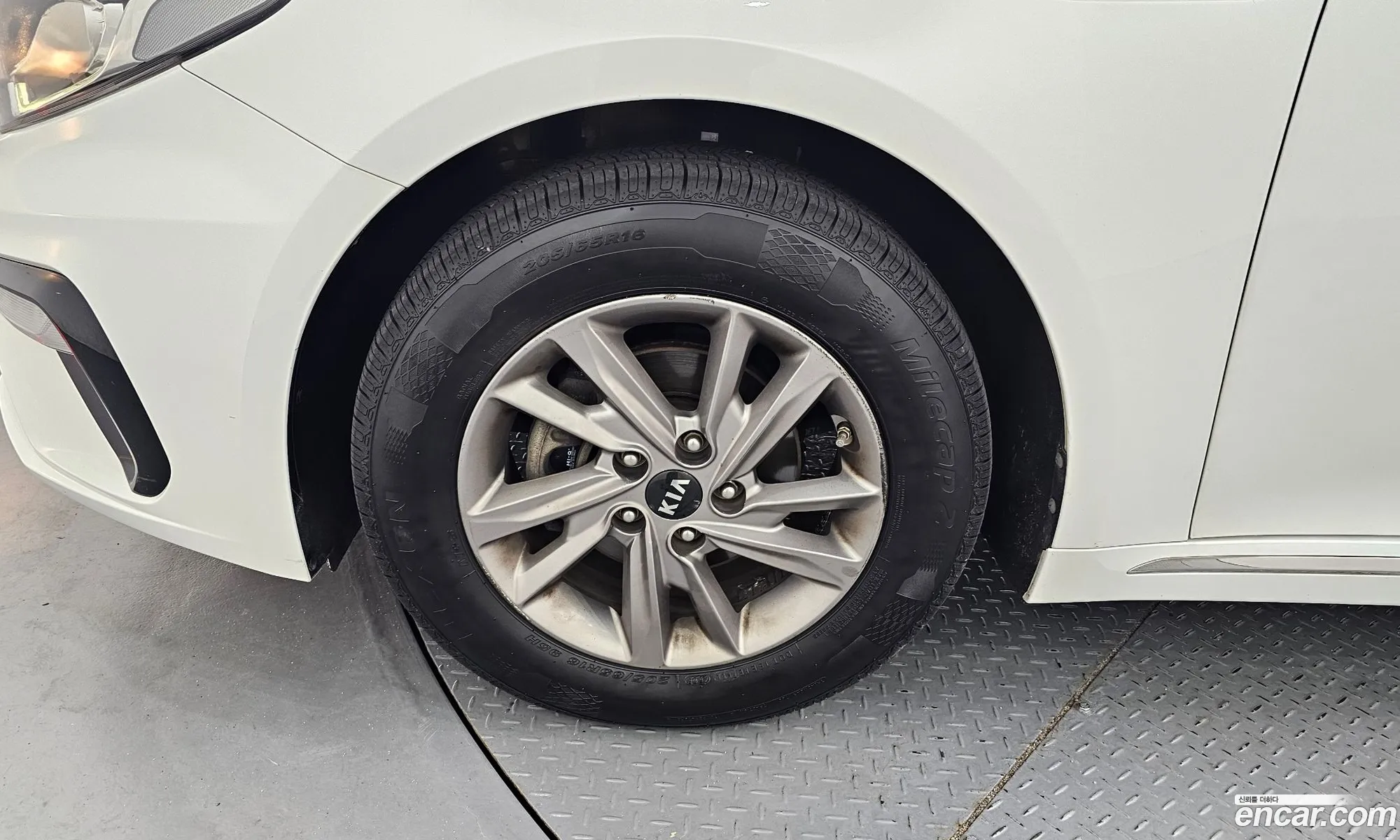 Kia K5 2018 KNAGS416BKA263776 — 3