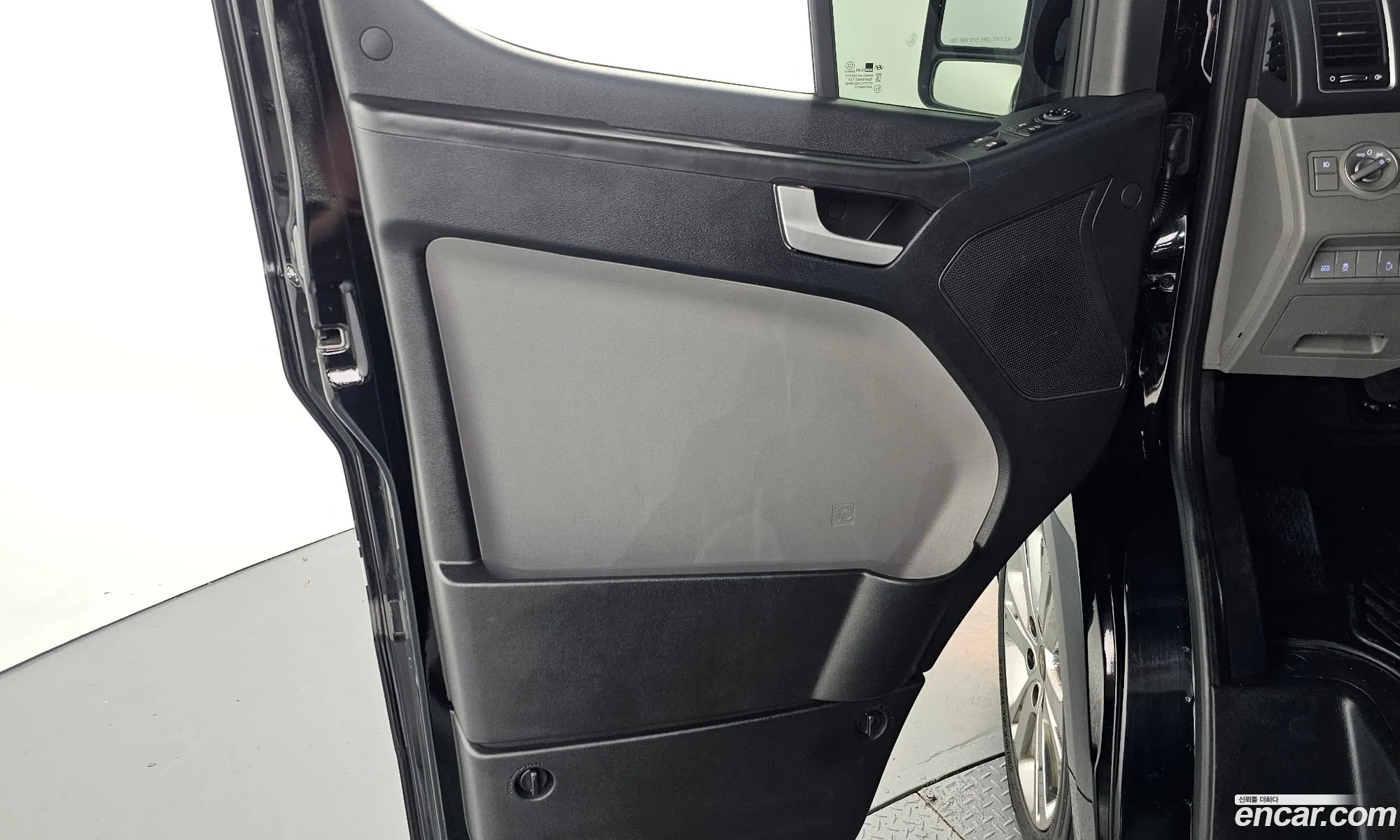 Hyundai Solati 2020 KMJUG17RPLC003131 — 3