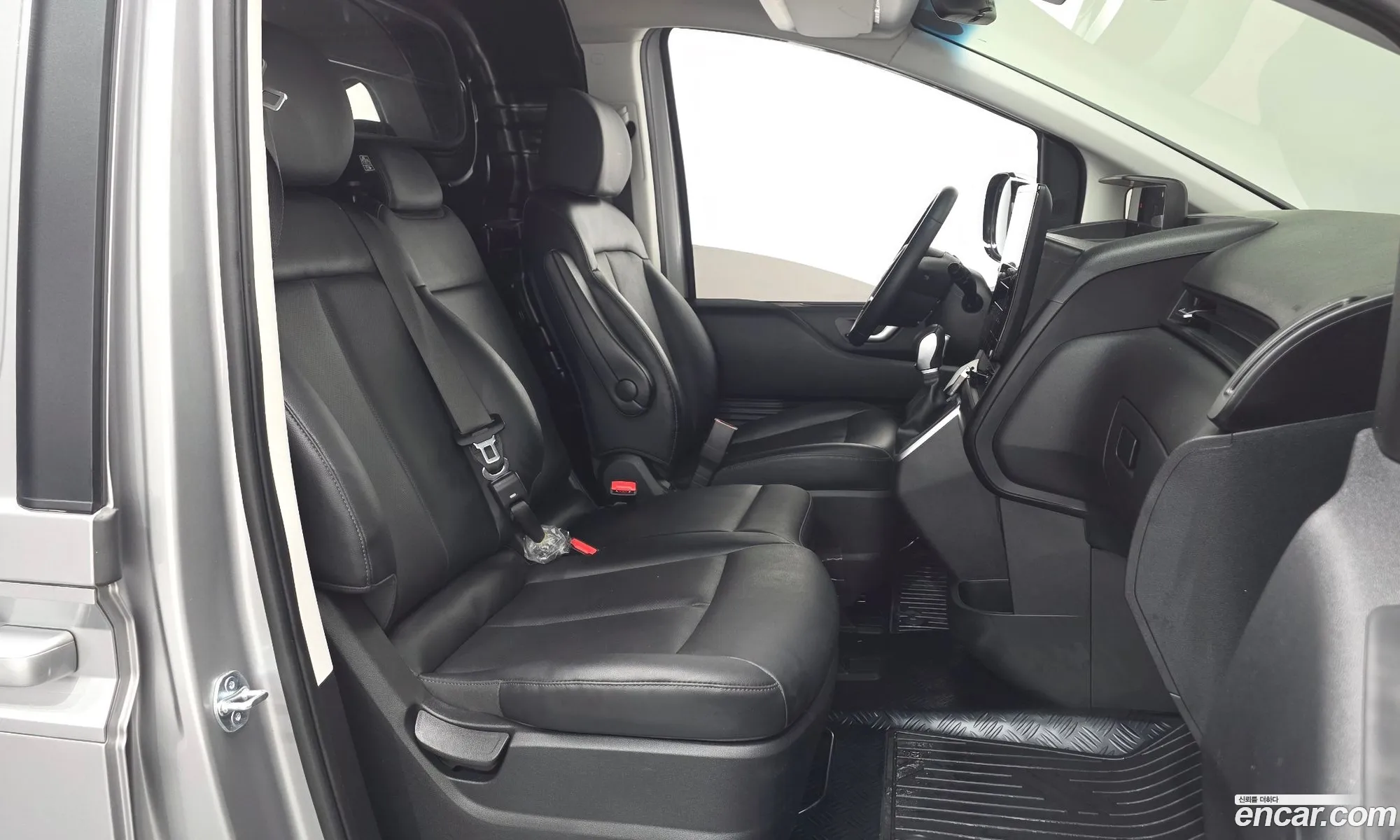 Hyundai Staria 2025 KMFYDX71BSC226355 — 13